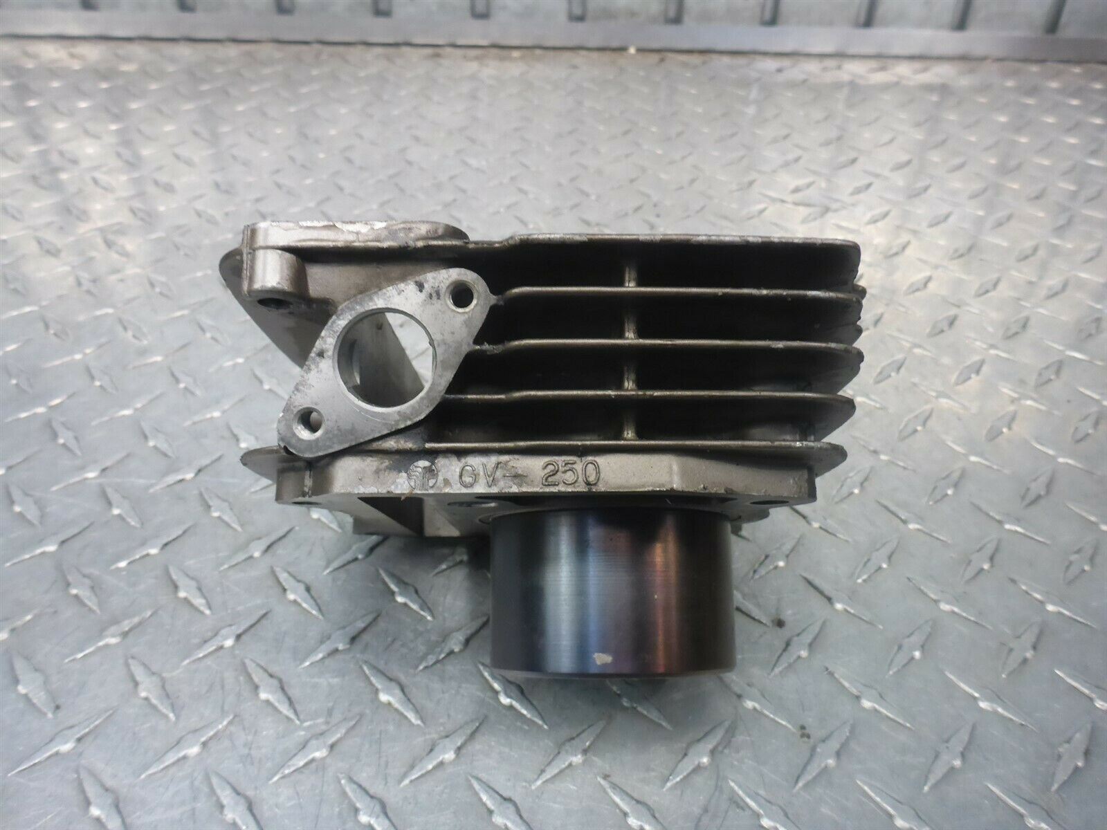 08 Hyosung GT250R GT 250 R Engine Motor HYUS Front Cylinder Block Jug Barrel