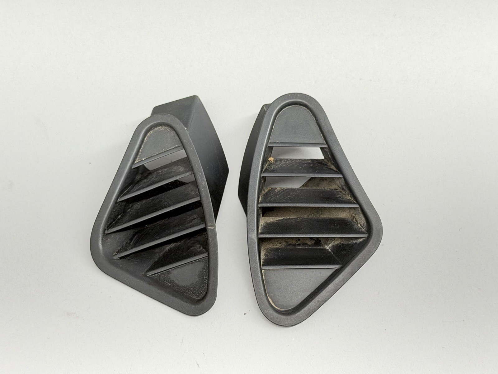 96-02 BMW Z3 Roadster Dash Air Vent Duct Set Left + Right OEM 96-02 BMW Z3 Roadster Dash Air Vent Duct Set Left + Right OEM