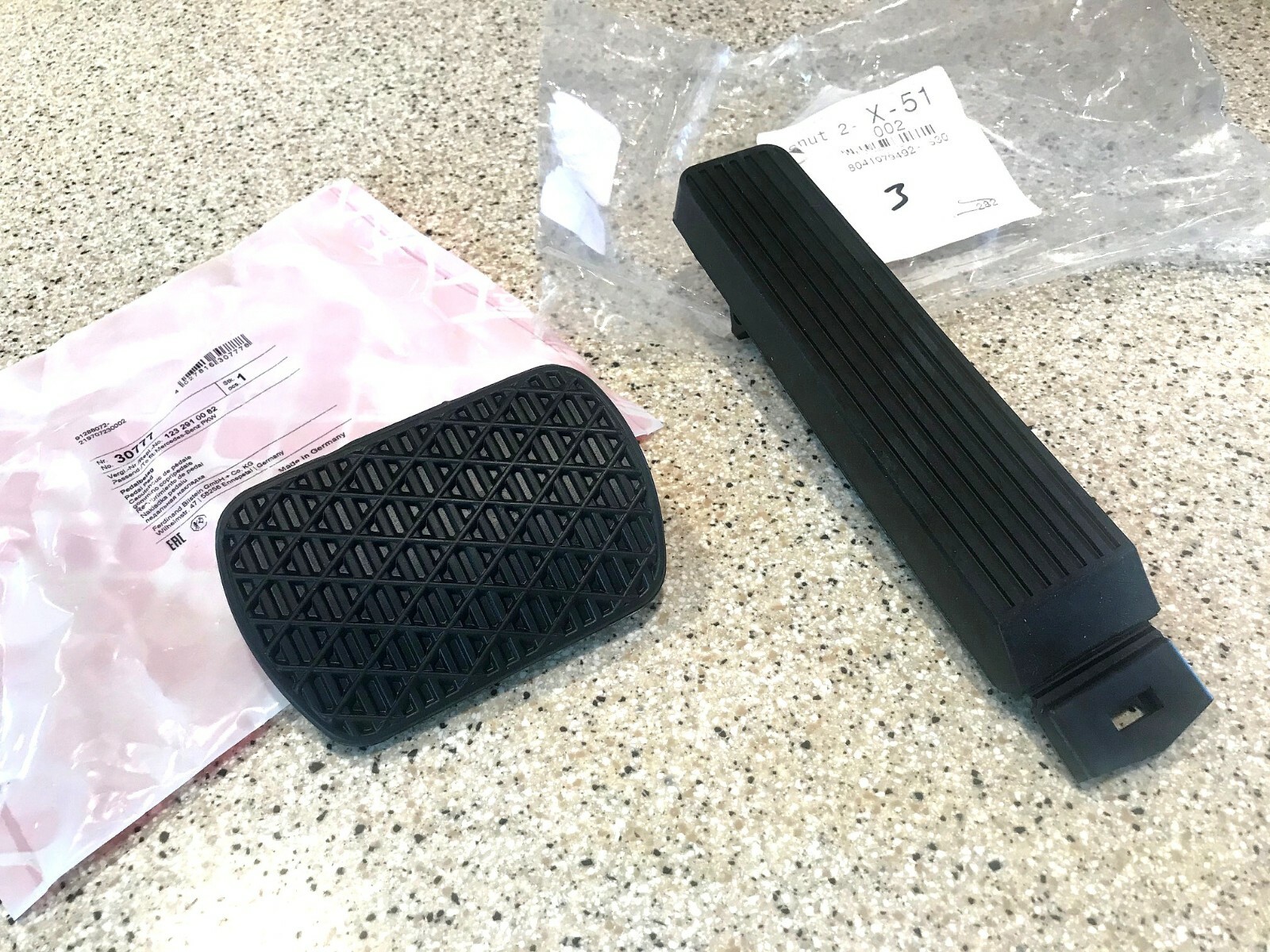 MERCEDES BENZ ACCELERATOR PEDAL BRAKE PAD SET W107 W114 W115 W116 W123 MERCEDES BENZ ACCELERATOR PEDAL BRAKE PAD SET W107 W114 W115 W116 W123