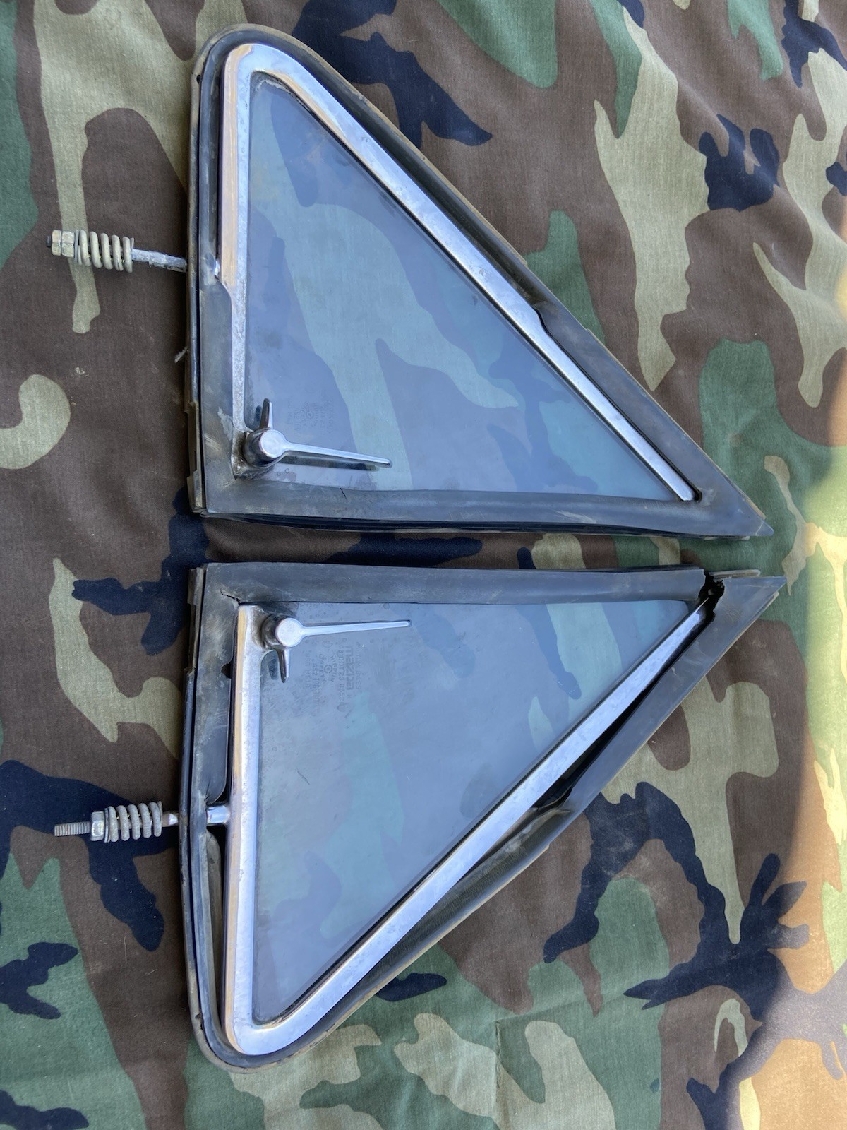 82-84 Mazda B2000 Left / Right Front Vent Window Small Door Glass OEM Used 82-84 Mazda B2000 Left / Right Front Vent Window Small Door Glass OEM Used