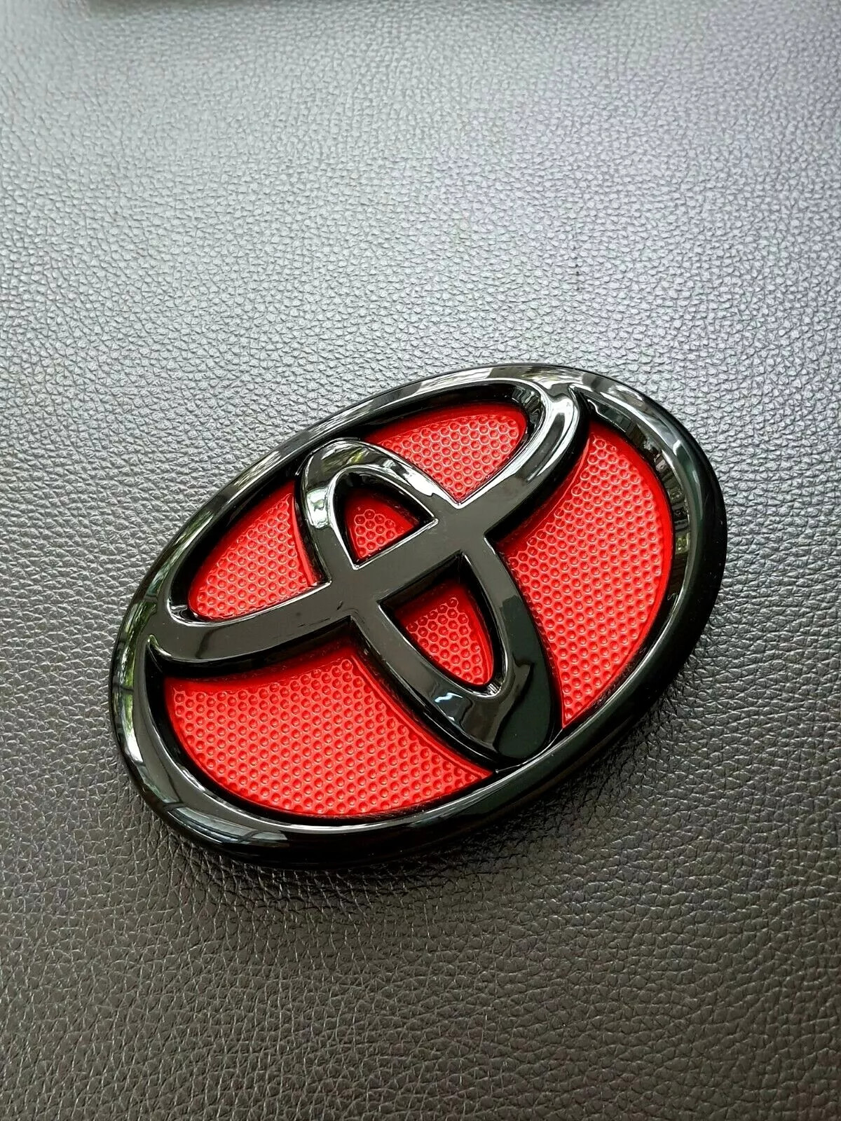 TOYOTA PIANO BLACK - RED 14CM LOGO EMBLEM BADGE FOR GRILLE TOYOTA COROLLA ALTIS