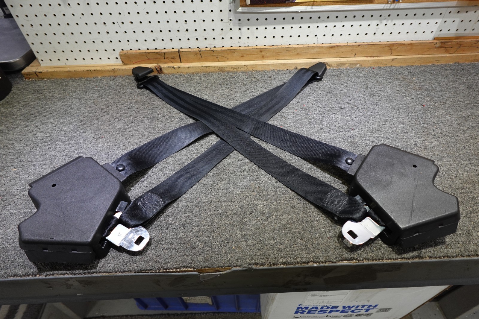 88/89 corvette sport coupe black seat belts PAIR GM 18367 original miles