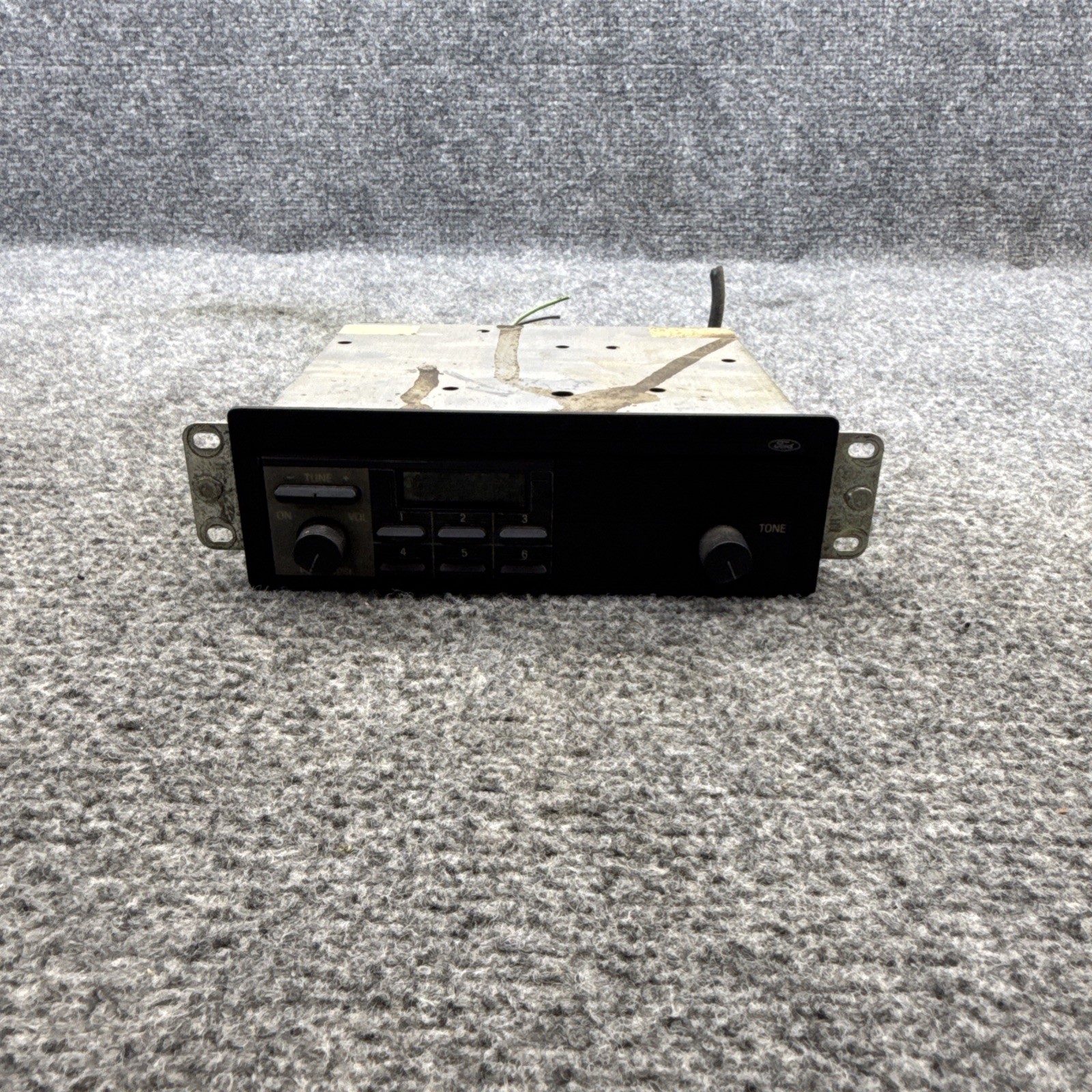 VINTAGE 1987-1991 Ford Truck AM Radio OEM E7TF-19B159-AB.