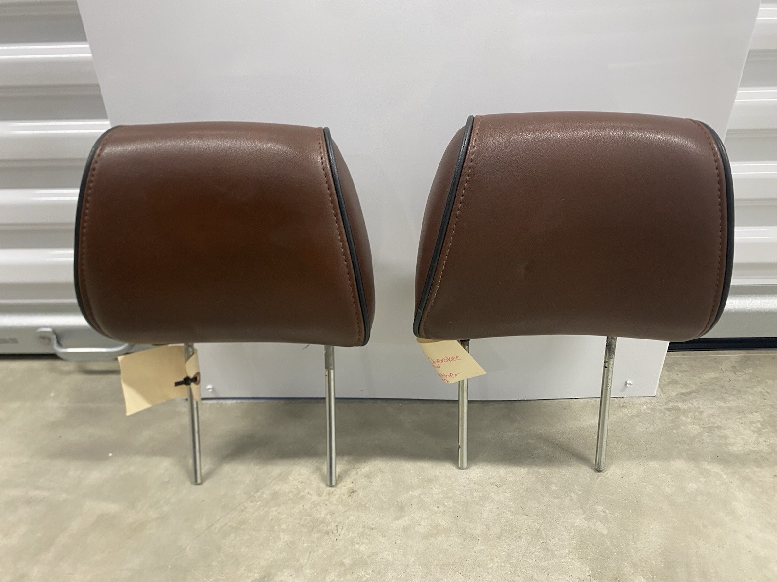 2005-2010 Jeep Grand Cherokee Overland Saddle Brown Leather Front Headrest OEM