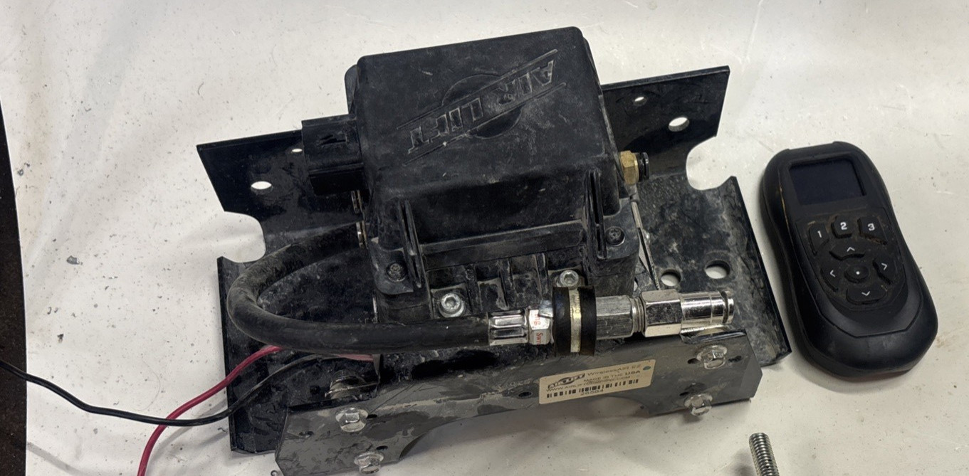 *used* Air Lift WirelessAir + EZ Mount, 2nd Gen On-Board Air Compressor -74000EZ