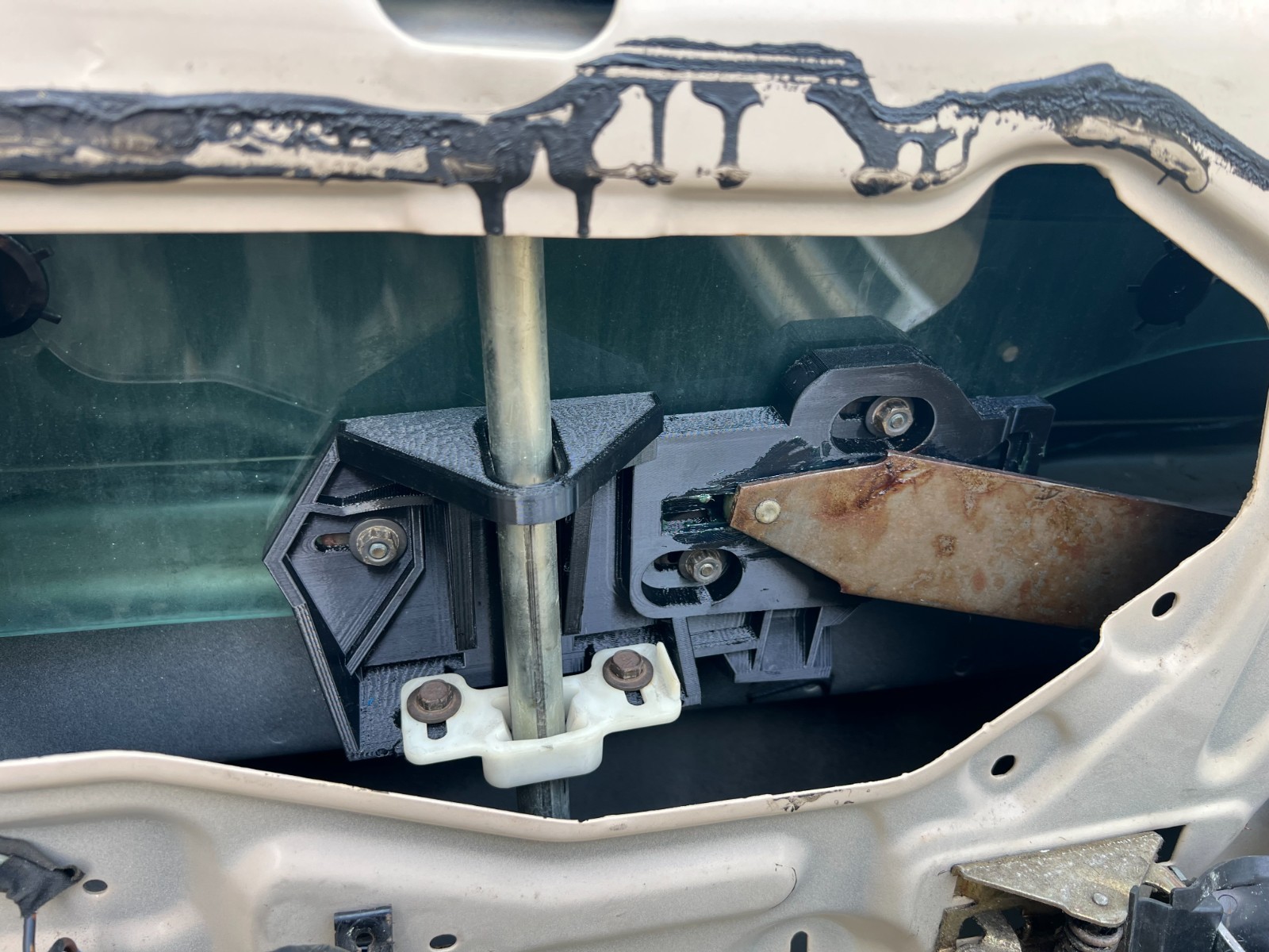 1977-1979 Lincoln Mark V Window Regulator Plastic Left side 1977-1979 Lincoln Mark V Window Regulator Plastic Left side