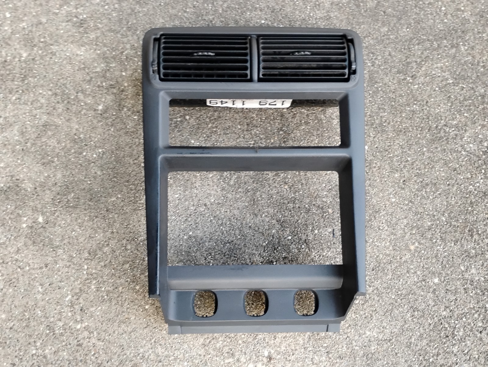 Ford Mustang Radio Dash Trim Bezel With Vents 01 02 03 04 2001 2002 2003 2004 