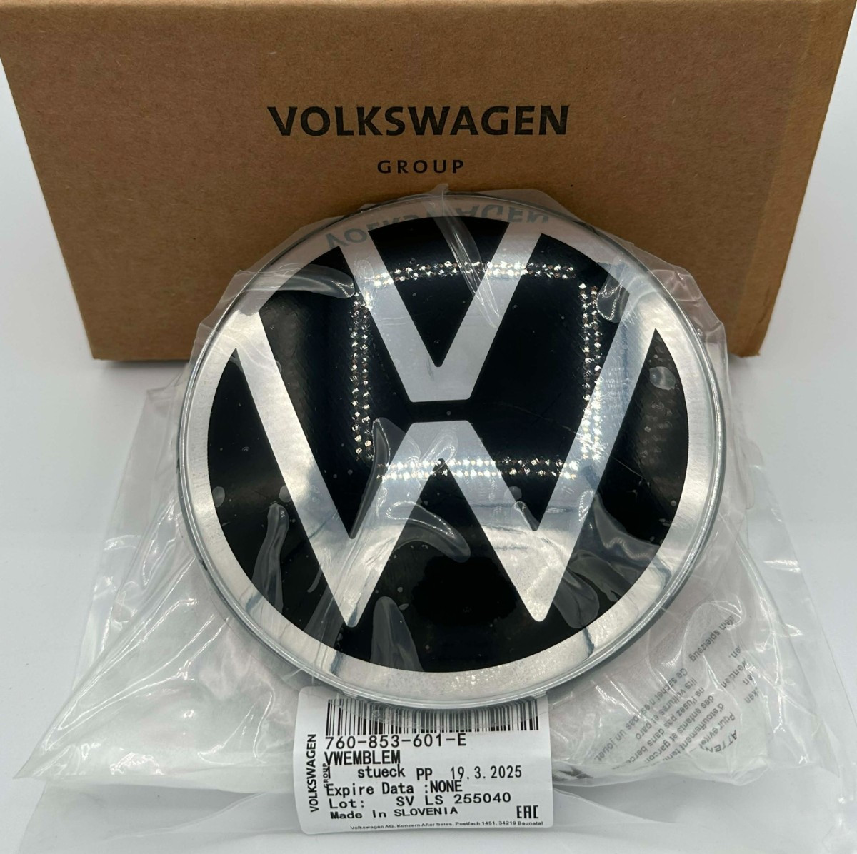 VOLKSWAGEN TIGUAN 2018-2021 FRONT NEW  VW BADGE GRILLE RADAR EMBLEM 760853601E
