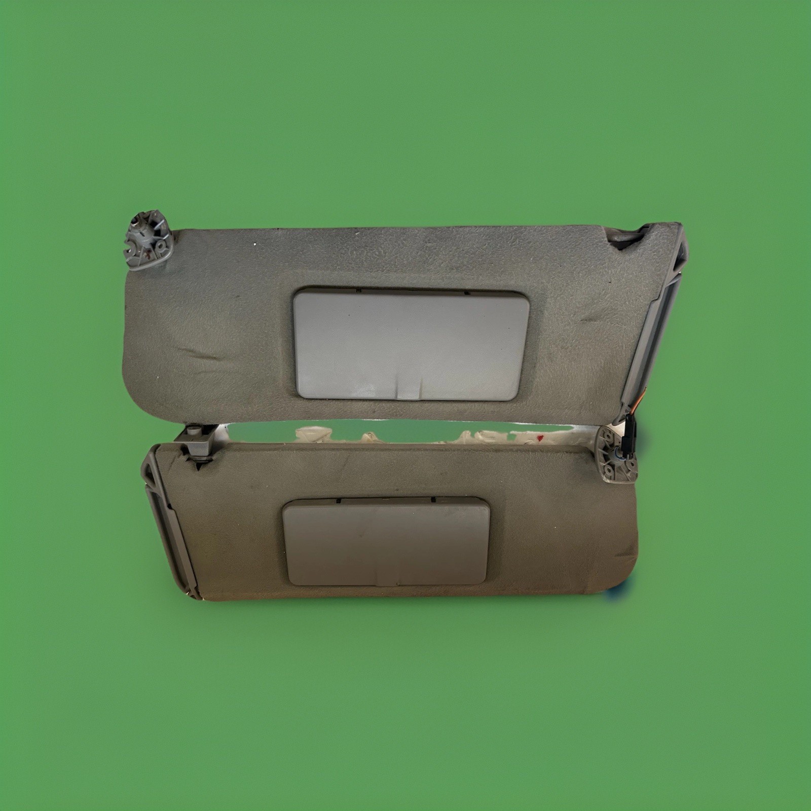 1995-1999 Chevy GMC Suburban Yukon Tahoe Driver Passenger Sun Visor Pair Grey 1995-1999 Chevy GMC Suburban Yukon Tahoe Driver Passenger Sun Visor Pair Grey