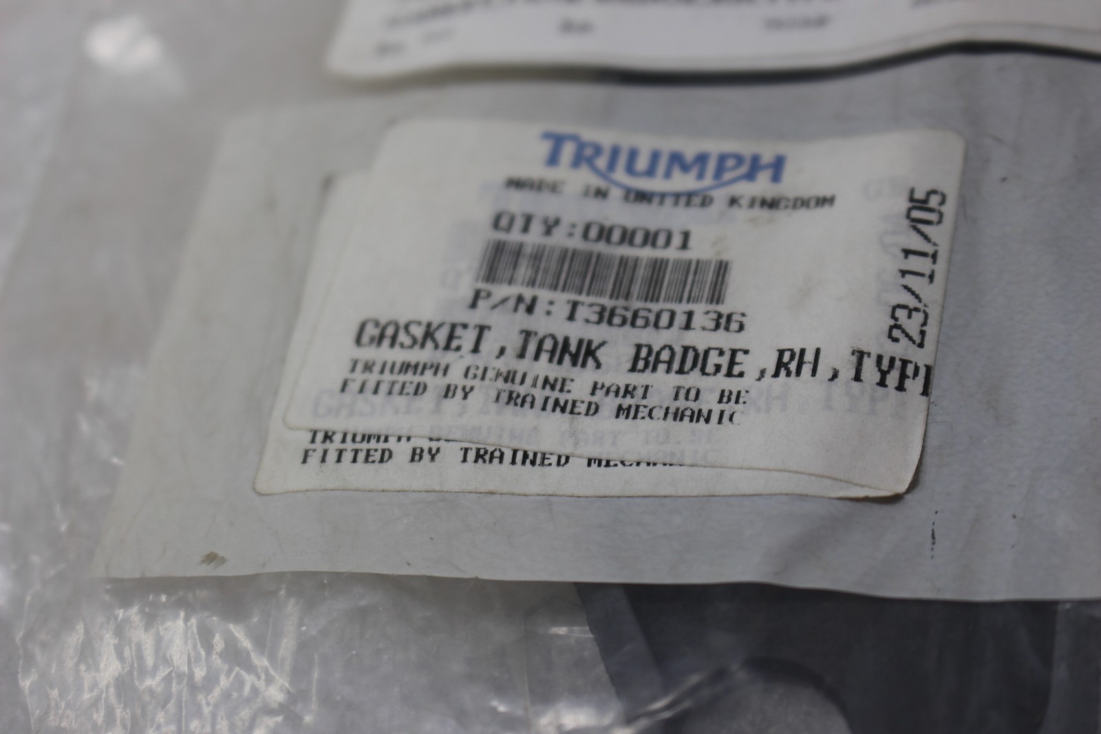 T3660136 NEW OEM 1998-2020 TRIUMPH RIGHT TANK BADGE GASKET BONNEVILLE THRUXTON