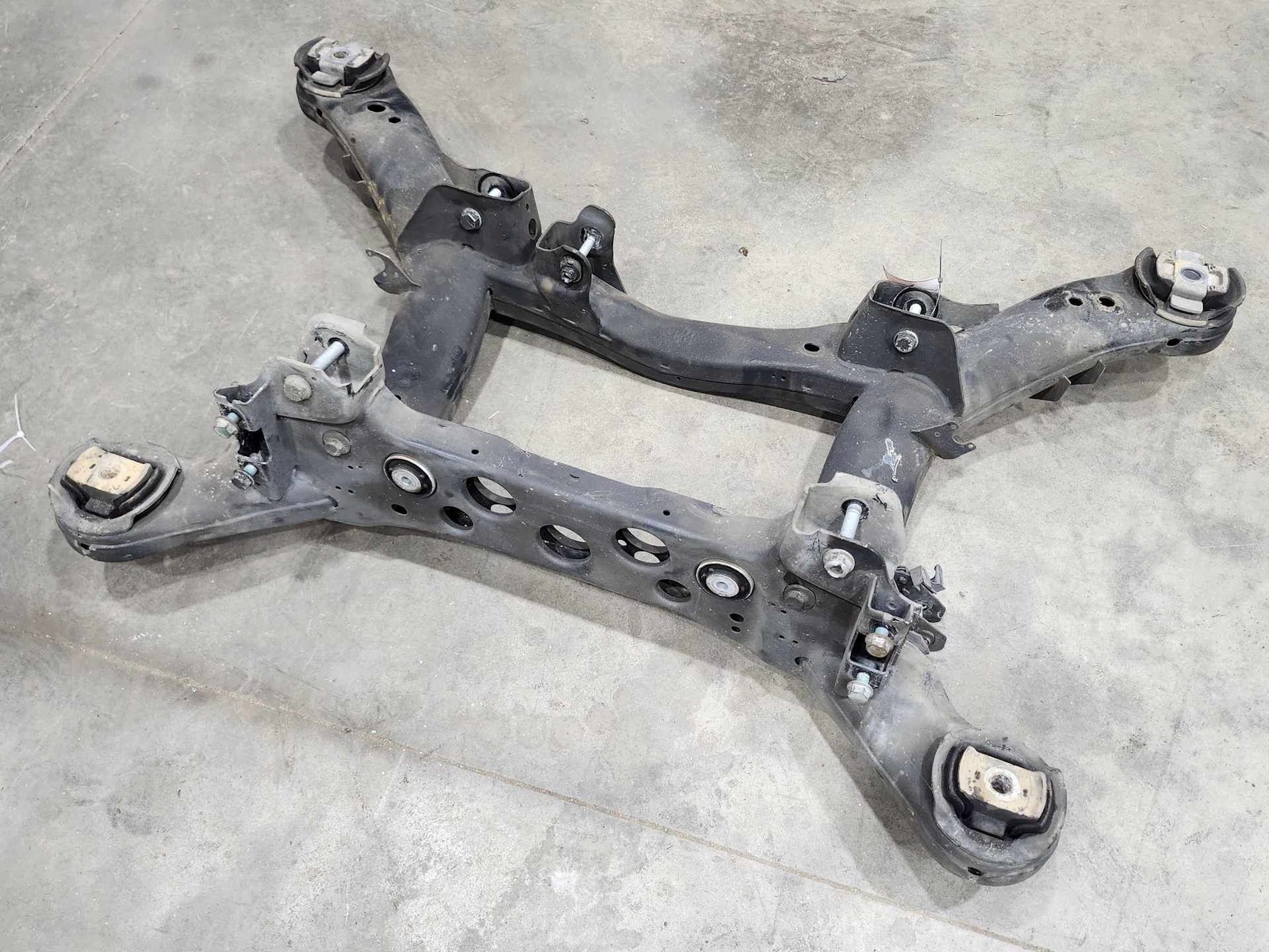 12-13 Mercedes Benz ML W166 Rear Crossmember Subframe Genuine OEM 1663500032