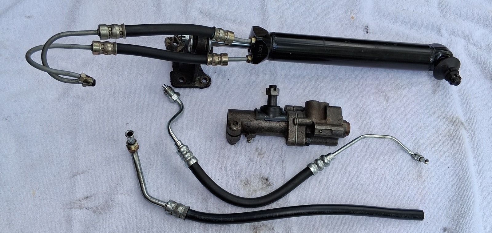 1980-1982 C3 Corvette Power Steering Cylinder & Valve W/ Hoses & Bracket
