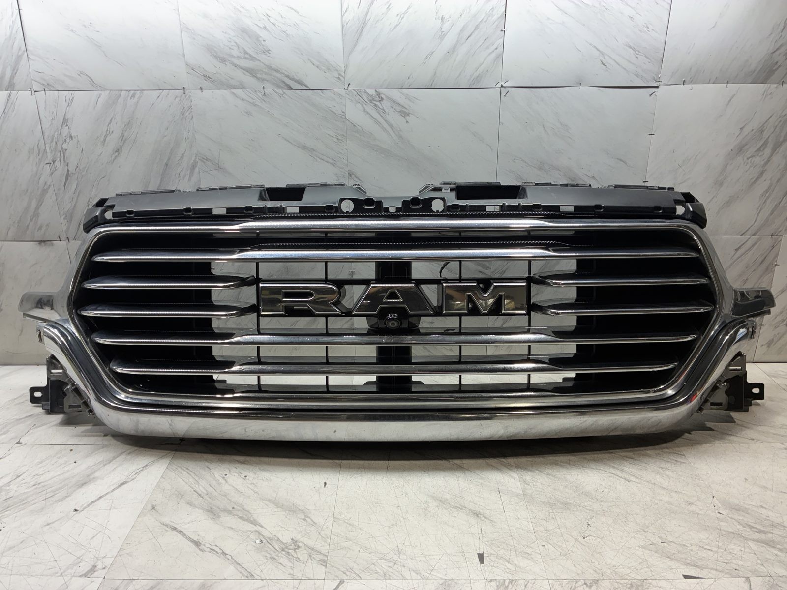 2019 2023 DODGE RAM 1500 GRILLE OEM FRONT UPPER GRILL WITH CAMERA 68366527AH