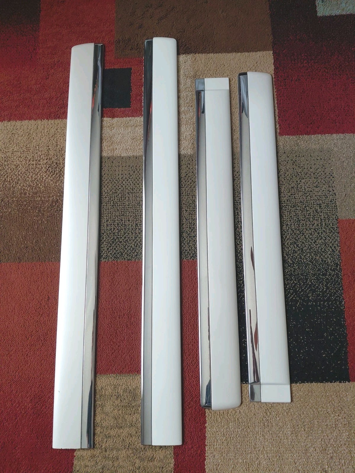 07-13 Silverado Sierra Tahoe Yukon Suburban Side Exterior Door Trim Molding 07-13 Silverado Sierra Tahoe Yukon Suburban Side Exterior Door Trim Molding