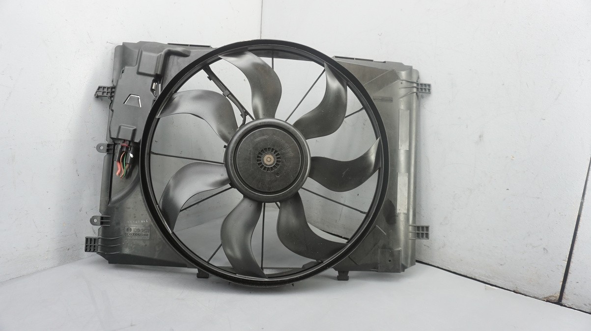 2014-16 Mercedes CLA250 2.0L Engine Cooling Motor Single Fan Shroud Assembly OEM