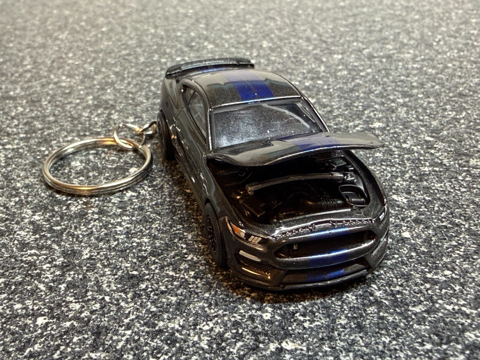 Shelby Mustang GT350R GT350 Keychain Magnetic Gray Hot Wheels Matchbox Shelby Mustang GT350R GT350 Keychain Magnetic Gray Hot Wheels Matchbox