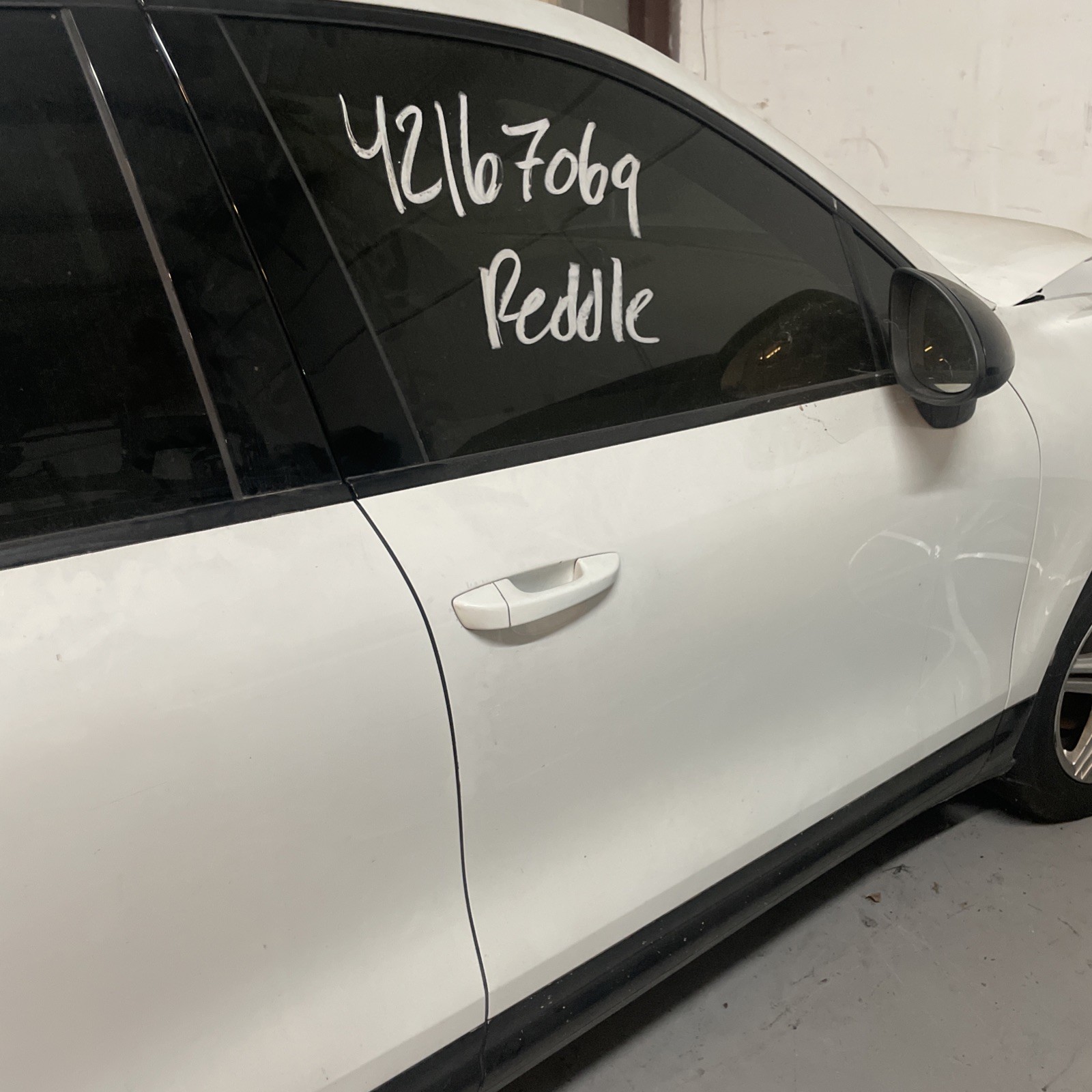 2011-2018 PORSCHE CAYENNE FRONT RIGHT DOOR ASSEMBLY WHITE & GLASS OEM