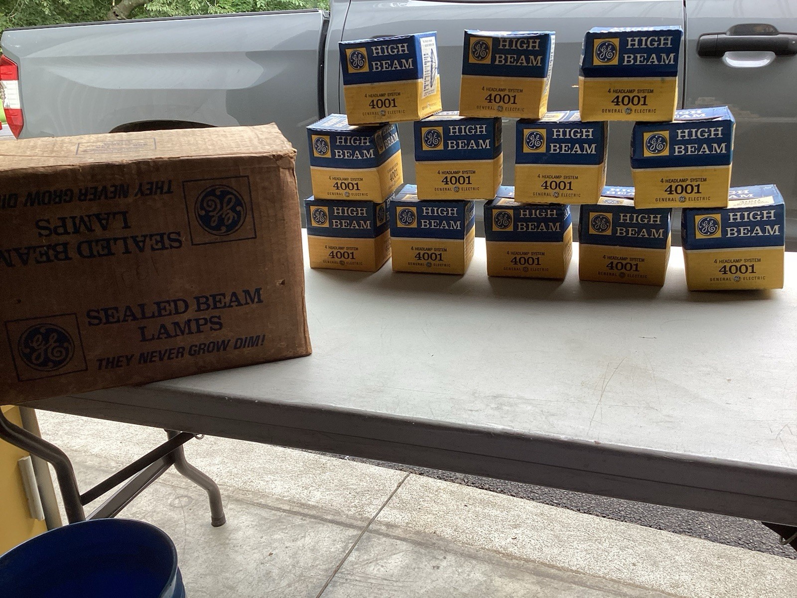 Vintage GE 4001 Sealed High Beam Headlight CASE OF 12 NOS Headlights Vintage GE 4001 Sealed High Beam Headlight CASE OF 12 NOS Headlights
