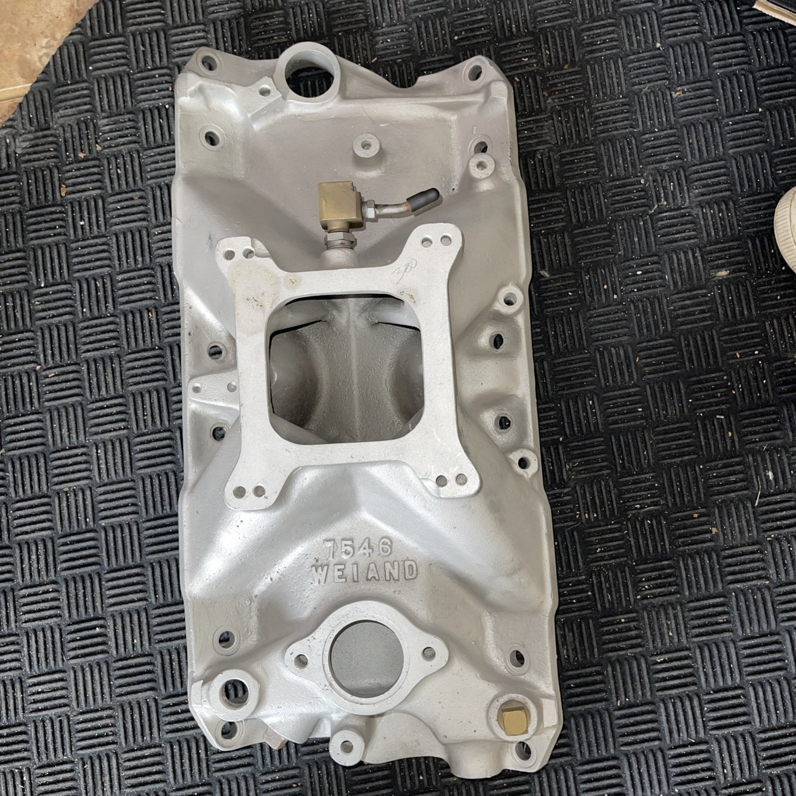 🔥 Weiand 7546 X-CELerator Intake Manifold SquareBore Chevelle nova Camaro vette 🔥 Weiand 7546 X-CELerator Intake Manifold SquareBore Chevelle nova Camaro vette