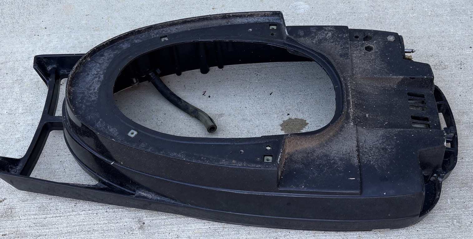 1986 Mercury/Mariner 35-40hp 2 cylinder 2 stroke lower engine cowling 2139-7642A 1986 Mercury/Mariner 35-40hp 2 cylinder 2 stroke lower engine cowling 2139-7642A