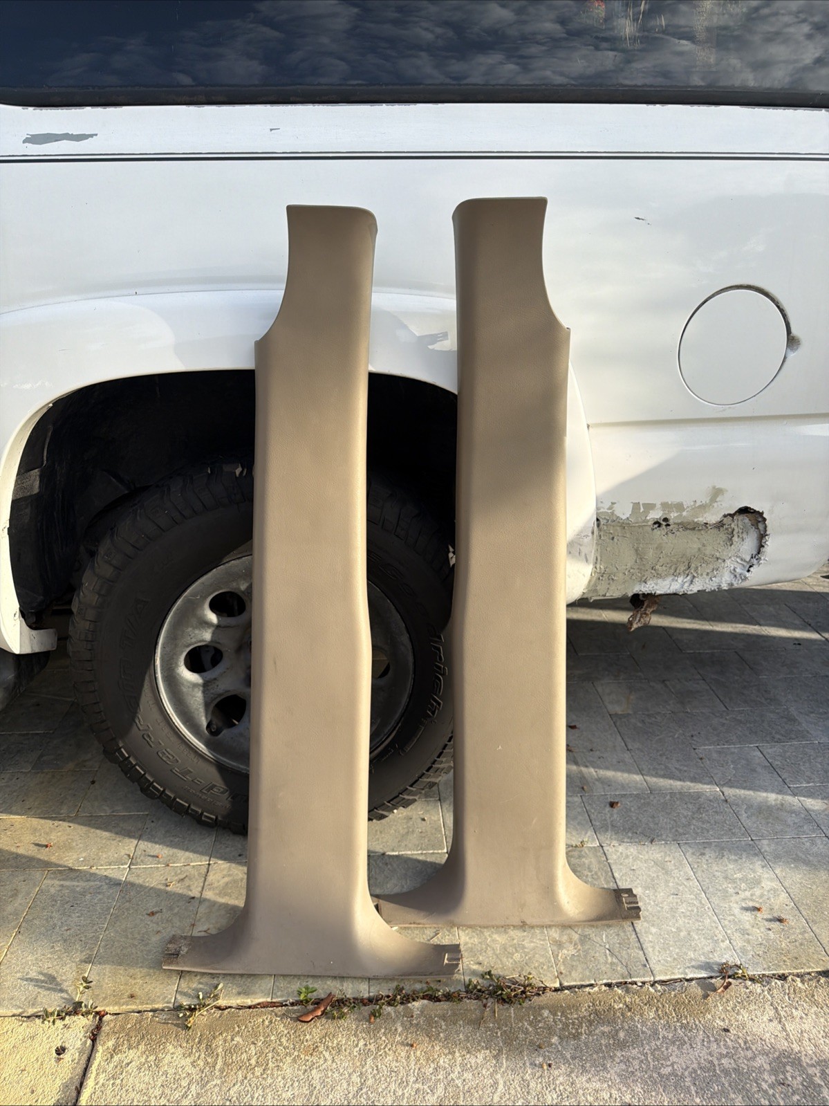 01-06 Chevrolet Silverado/GMC Sierra Crew Cab Interior LH B-Pillar Panel, M Neut