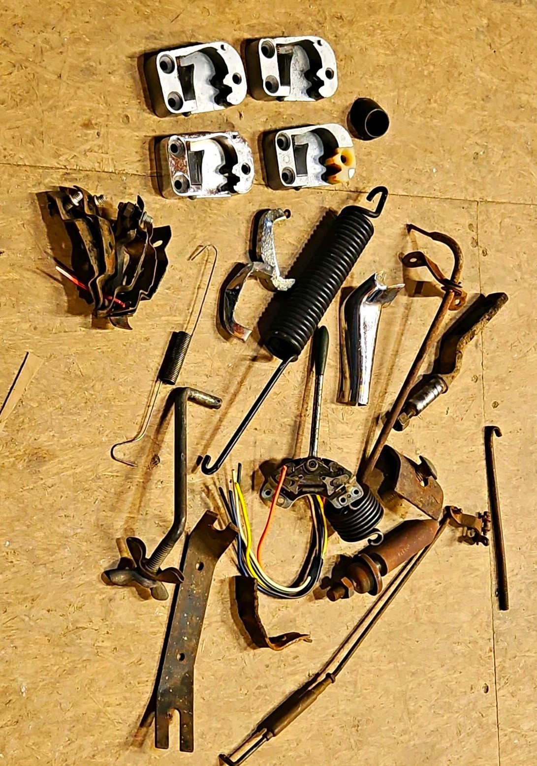 (1) Lot of 1950-54 Packard Miscellaneous Parts And Pieces Previously Owned (1) Lot of 1950-54 Packard Miscellaneous Parts And Pieces Previously Owned