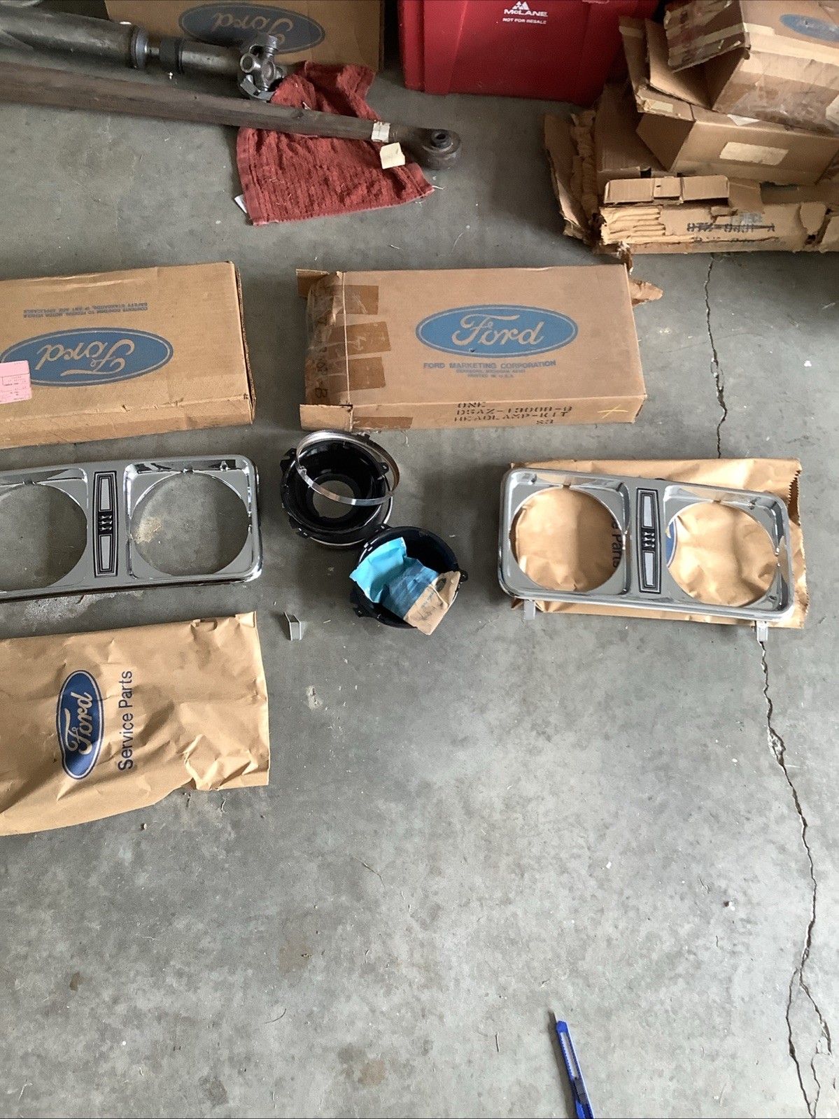 Nos 1975-1978 Ford LTD Headlamp Doors Kit Pair D5AZ-13008-A-B 