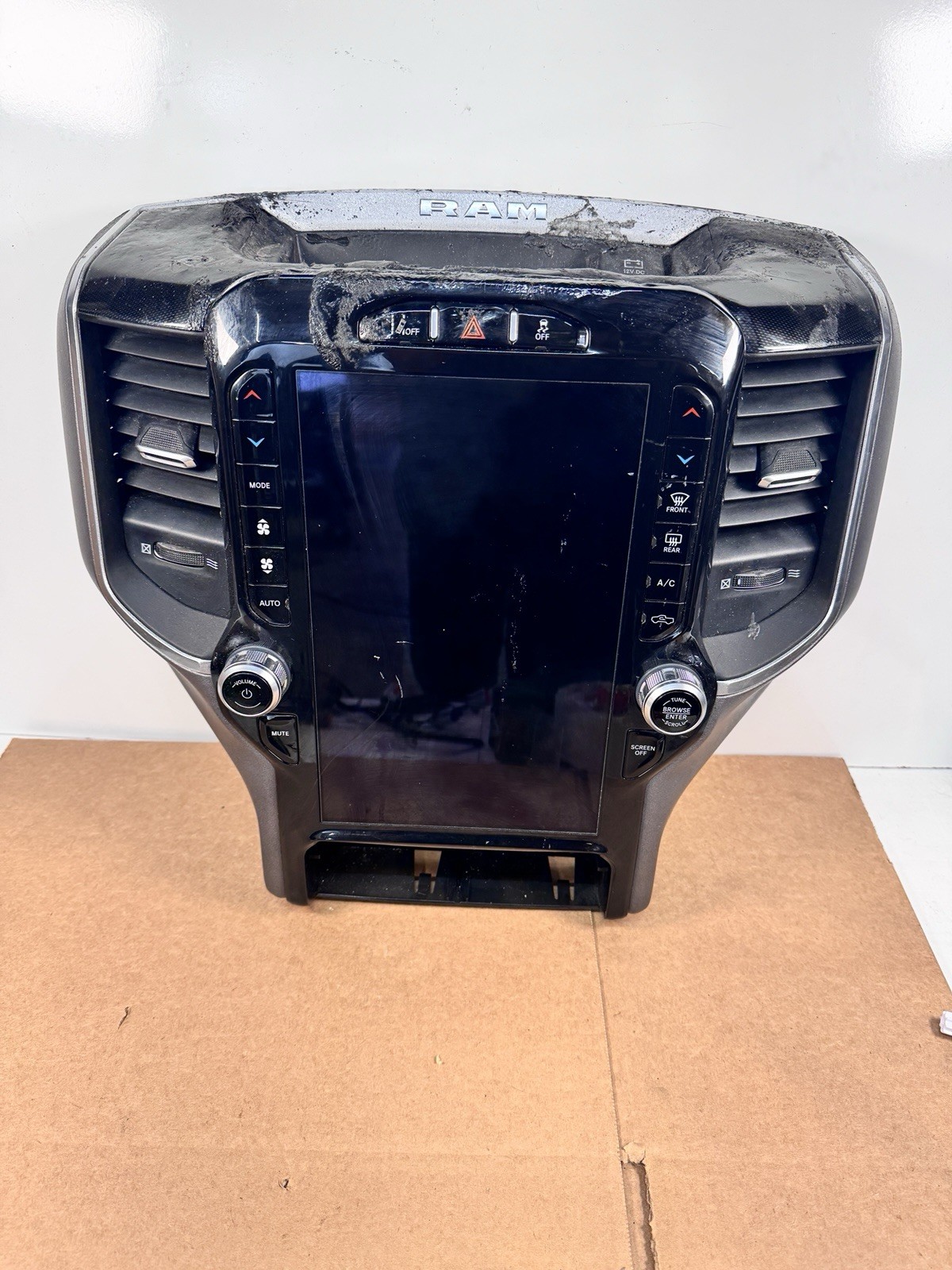 2021 Ram 2500 Radio Receiver Display With Bezel 12” Inch *DAMAGED* Parts Only