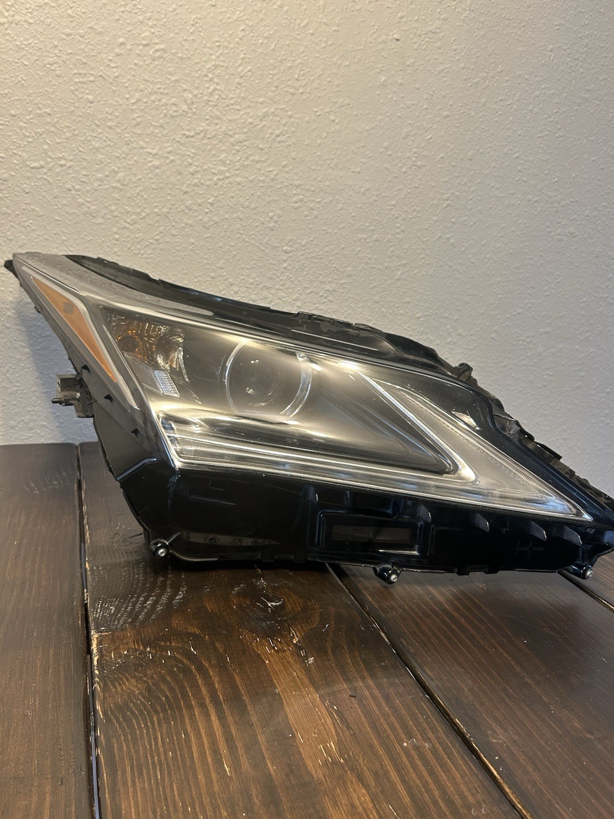 OEM 2016-2019 LESUS RX350 RX450 RH PASSENGER #3 LED HEADLIGHT OEM 1 Tab Repair