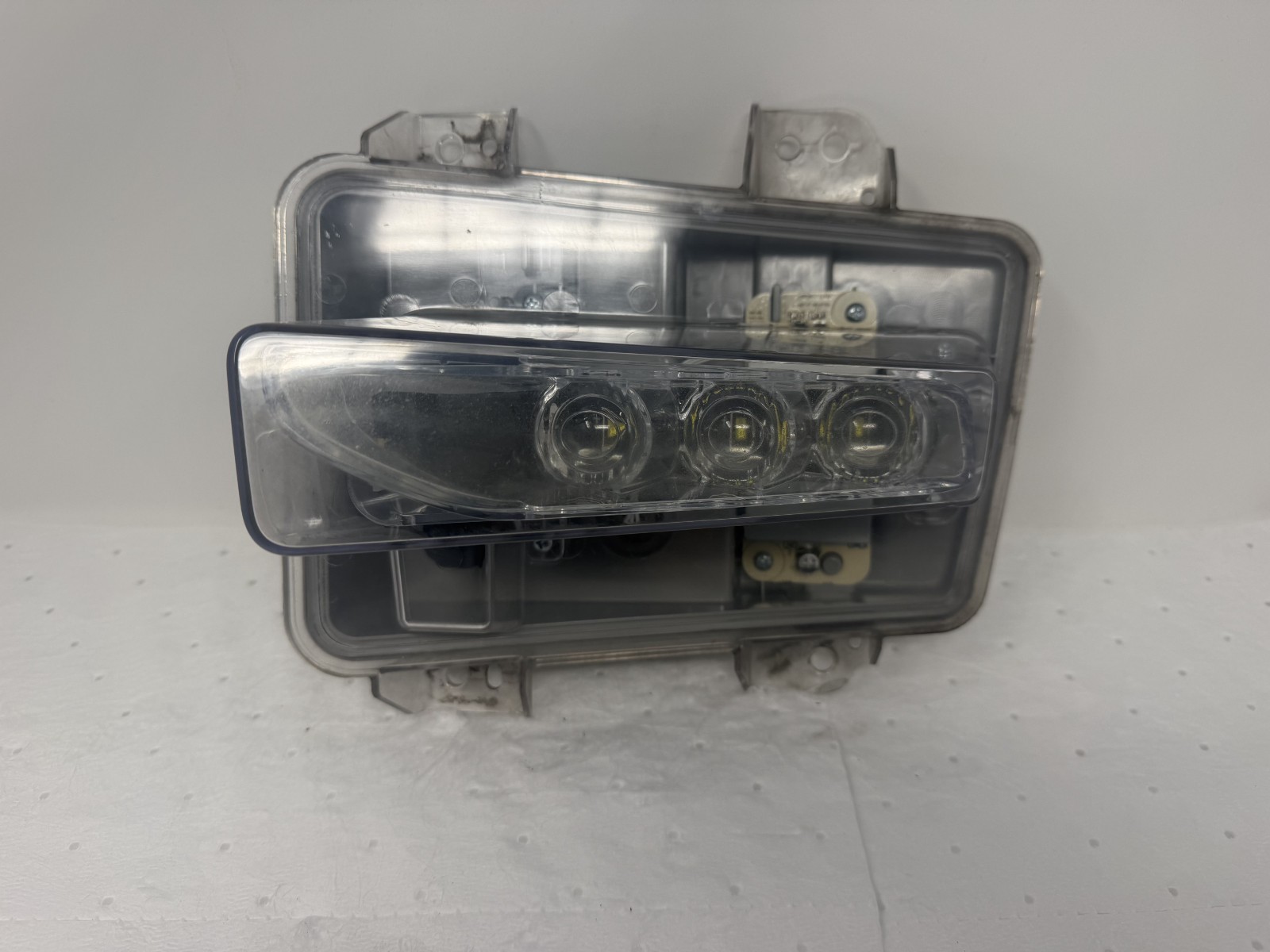 15-17 Lincoln Navigator LH Driver Front Fog Lamp OEM FL74-13D273-AA 15-17 Lincoln Navigator LH Driver Front Fog Lamp OEM FL74-13D273-AA