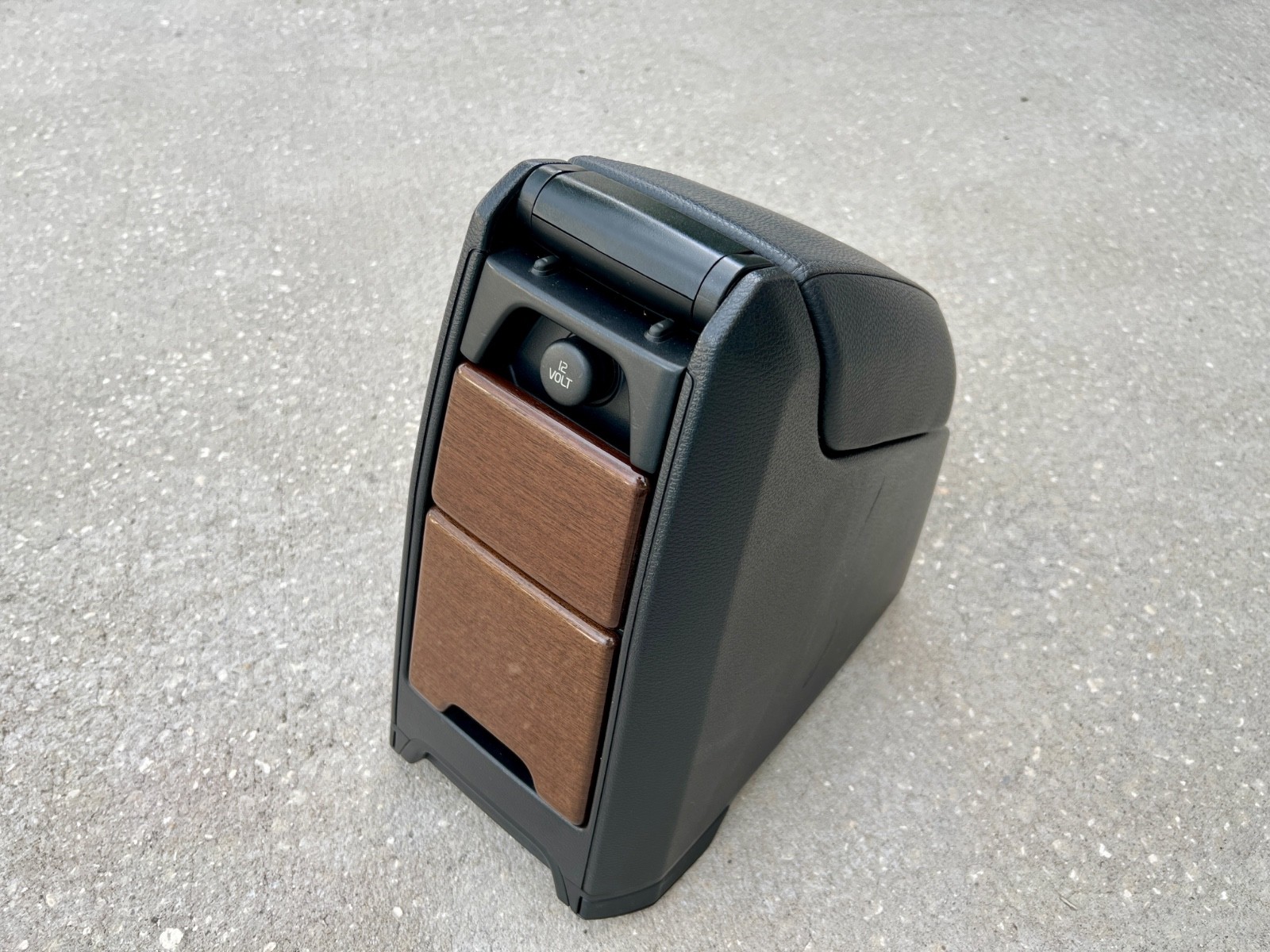 2003-2014 Volvo XC90 Center Console Armrest Lid Black Charcoal Assembly Genuine 2003-2014 Volvo XC90 Center Console Armrest Lid Black Charcoal Assembly Genuine