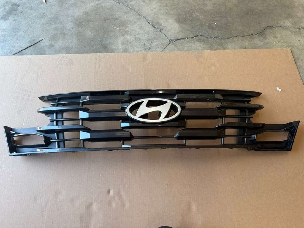 ⭐GENUINE⭐ FRONT Bumper UPPER Grille W / O camera Hole ⭐OEM⭐ 2025 Hyundai Tucson ⭐GENUINE⭐ FRONT Bumper UPPER Grille W / O camera Hole ⭐OEM⭐ 2025 Hyundai Tucson