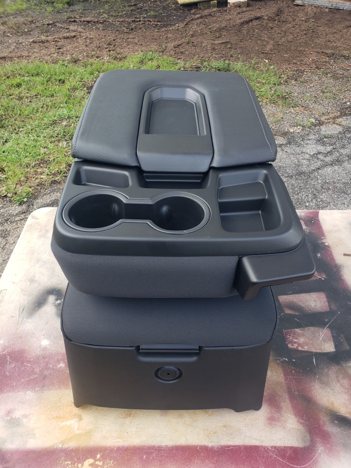 2019-25 OEM GM Front Center Jump Seat Console Silverado Sierra Tahoe Yukon (New)