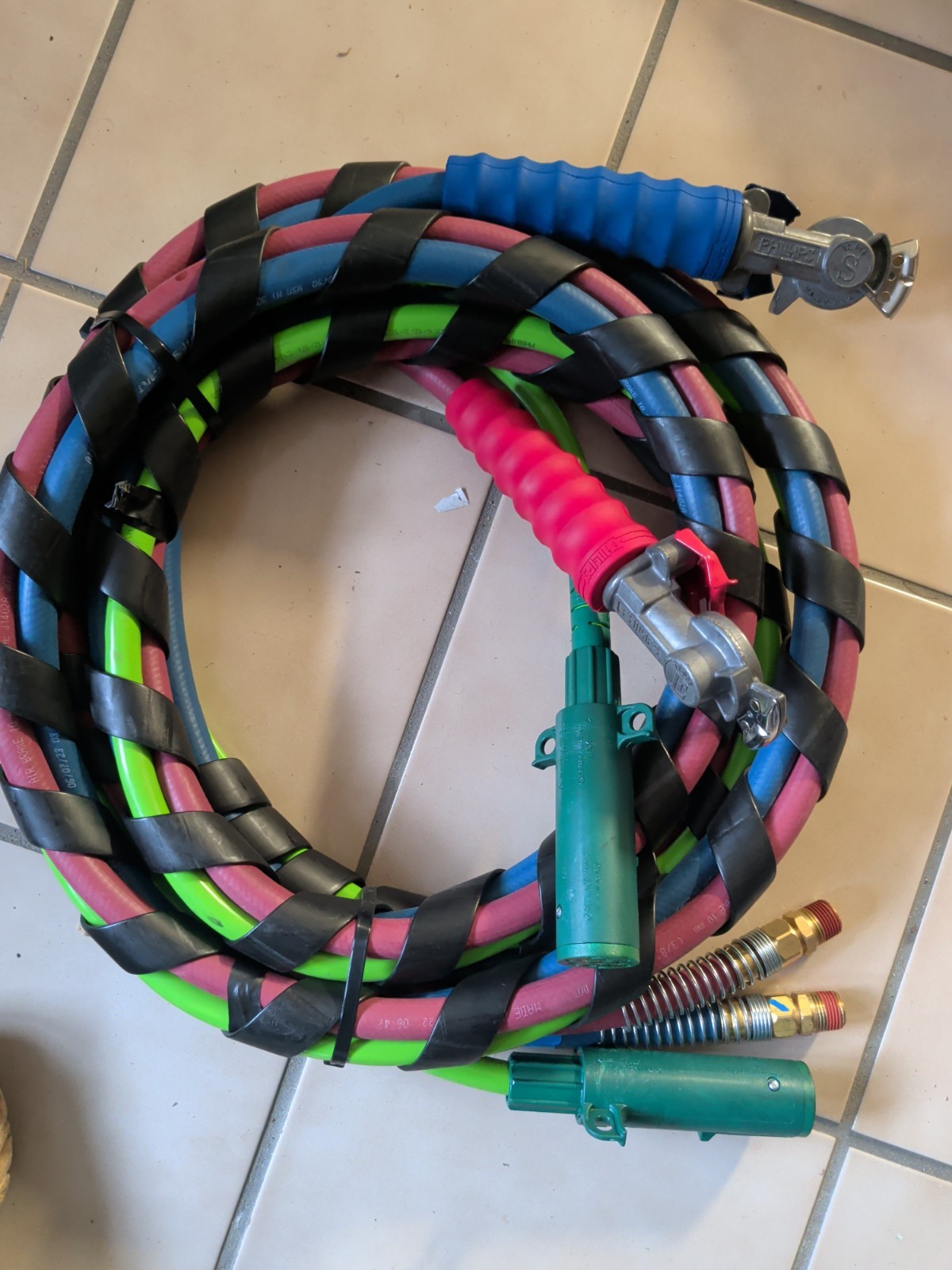 Phillips Ind. 30-2171 ABS 15' 3 in 1 Straight Electrical and Air Hose Assembly Phillips Ind. 30-2171 ABS 15' 3 in 1 Straight Electrical and Air Hose Assembly
