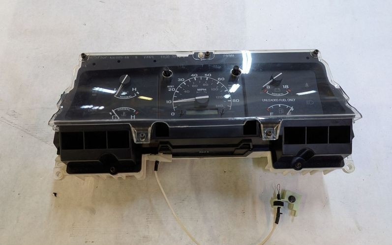 1992-1993 Ford Truck F150 Speedometer Cluster w/o tachometer OEM
