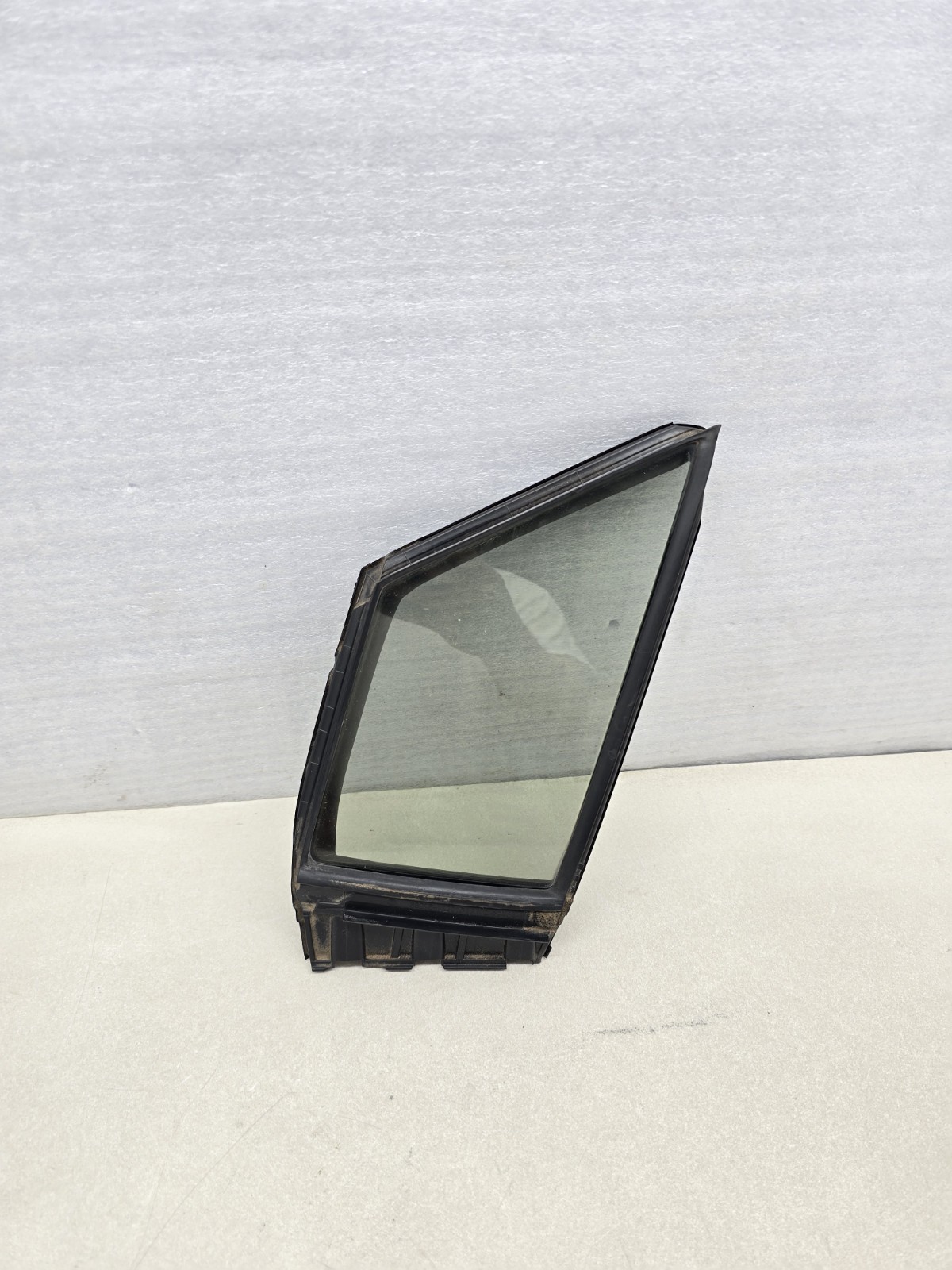 2020-2024 TOYOTA COROLLA SEDAN FRONT LEFT DRIVER SIDE DOOR WINDOW VENT GLASS OEM