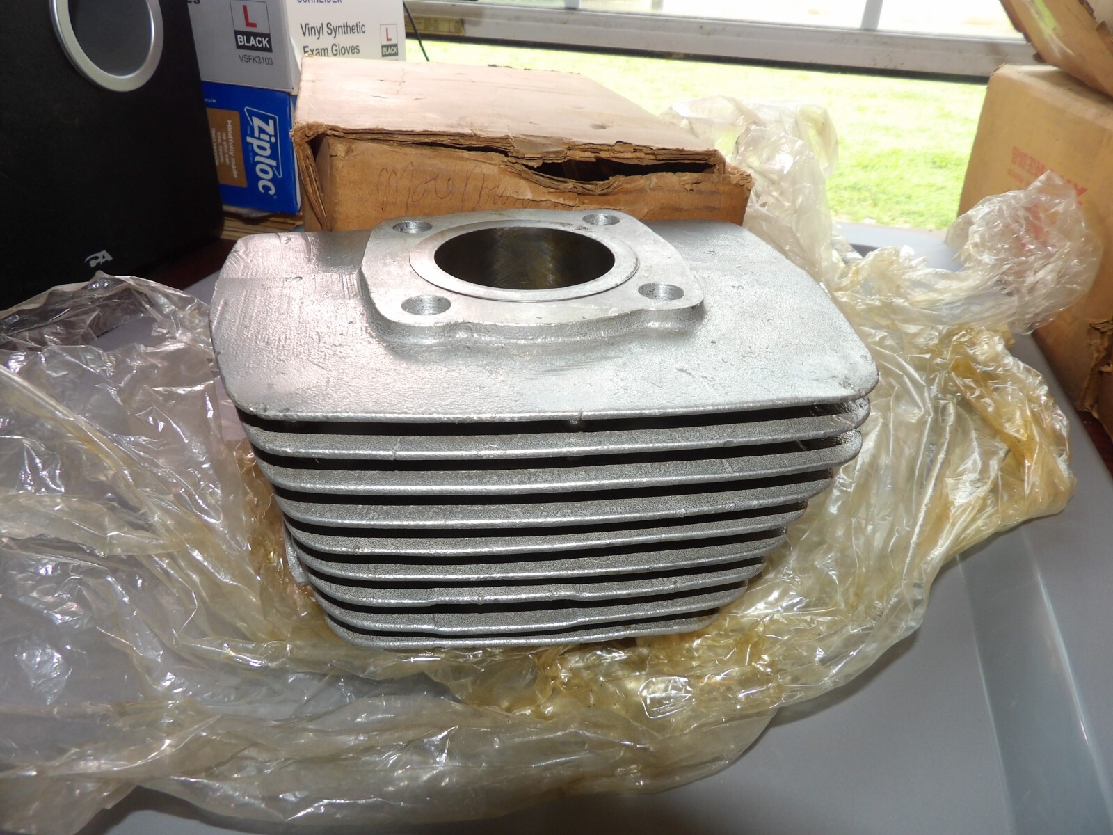 NOS Suzuki GT250 Hustler T250 1973-1977 Genuine Right Cylinder Jug 11210-18401