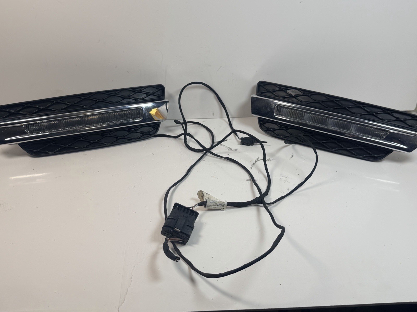 12-16  MERCEDES GL450 FRONT RIGHT & LEFT LED FOG RUNNING LIGHT PAIR SET