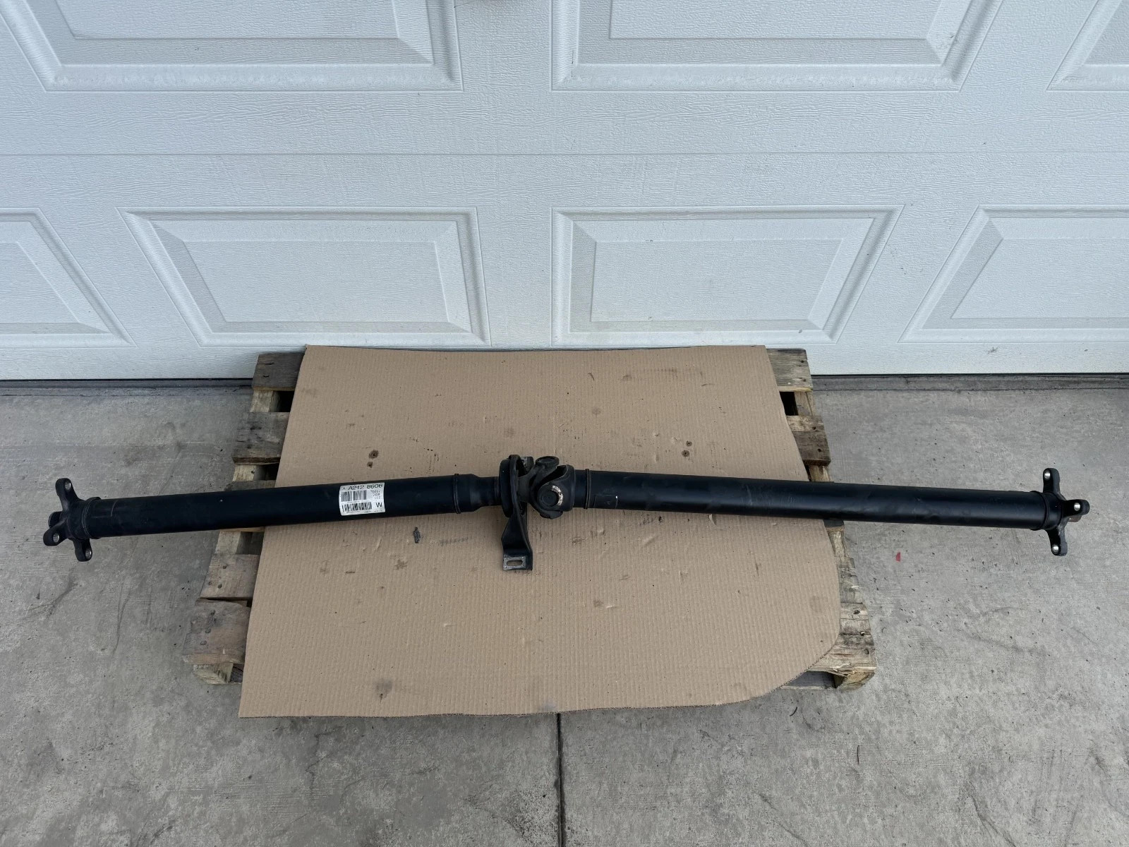 12-18 MERCEDES BENZ CLS 550 REAR DRIVE SHAFT AXLE PROPELLER OEM A2124108606 12-18 MERCEDES BENZ CLS 550 REAR DRIVE SHAFT AXLE PROPELLER OEM A2124108606