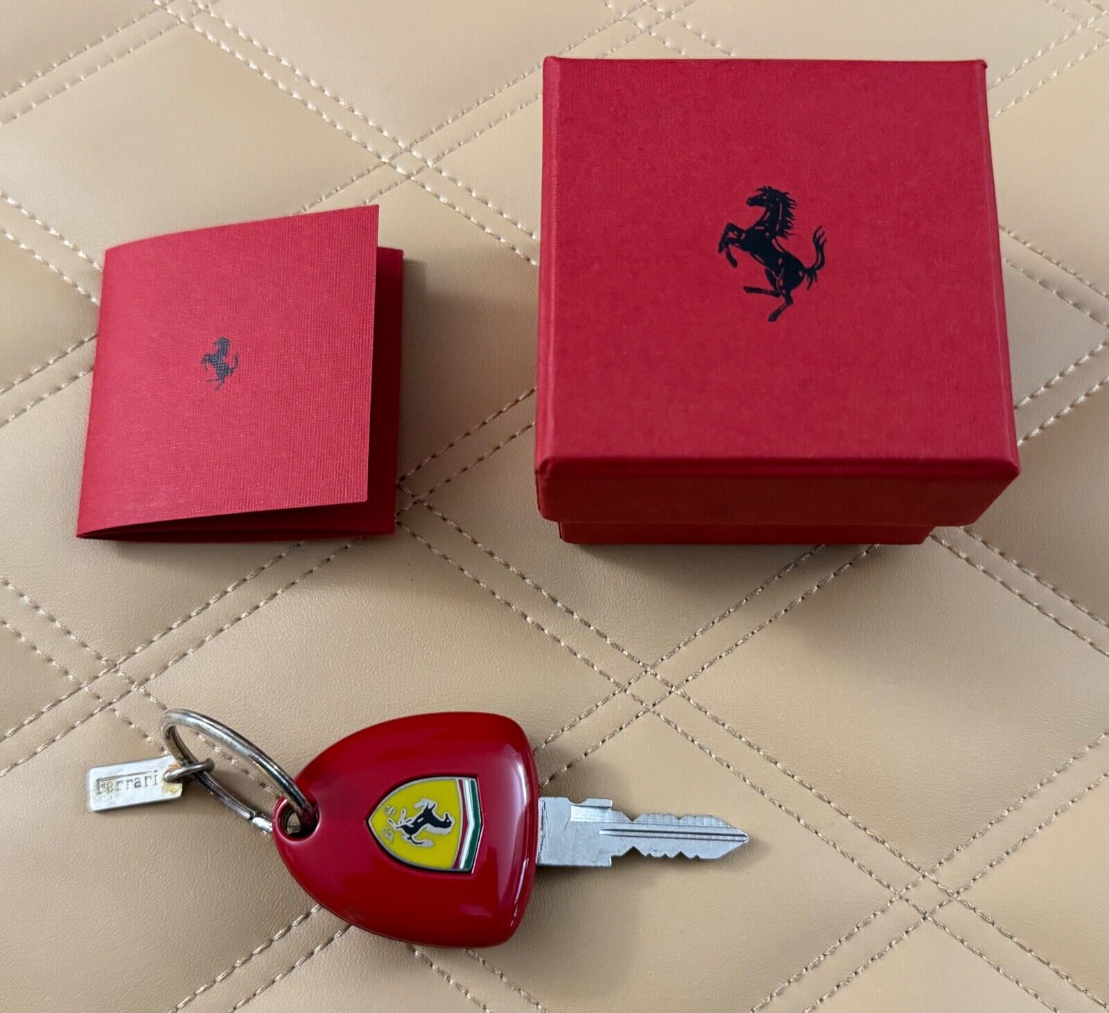 Ferrari ENZO 360 Challenge Std Key with silver keyring Collectible Memorabilia
