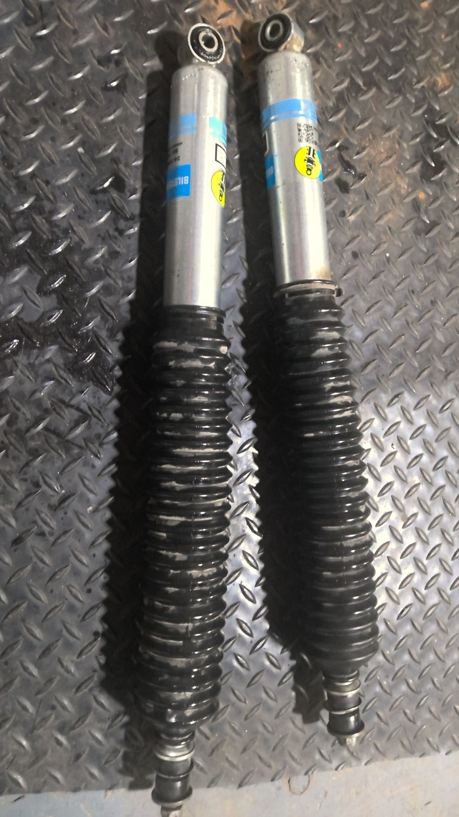 2x For Tacoma 2020-05 Rear B8 5100 Series Zinc Plated Shock Absorber 24-186728