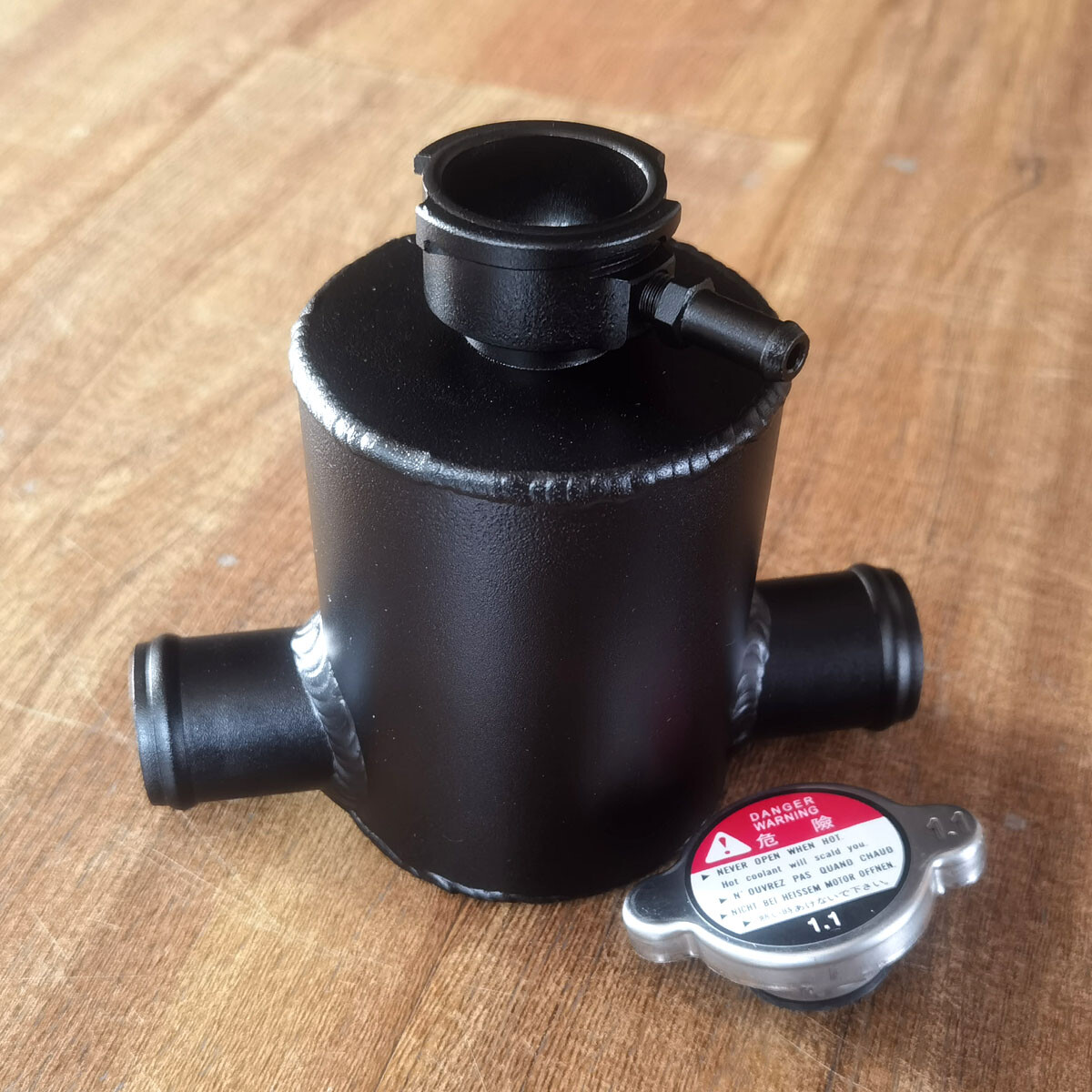 0.45L Universal 32mm Hose Filler Neck Aluminum Coolant Expansion Reservoir Tank