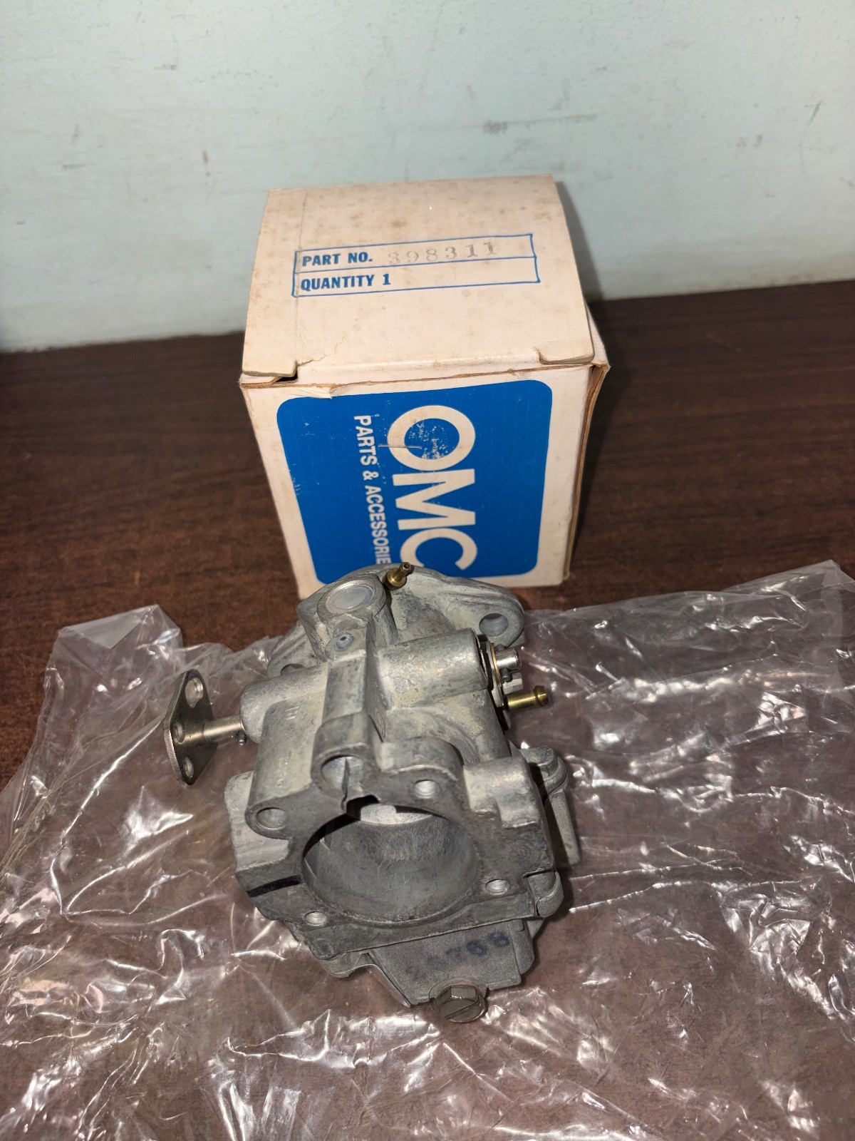 NOS OMC 398311 JOHNSON EVINRUDE CARBURATOR  B331