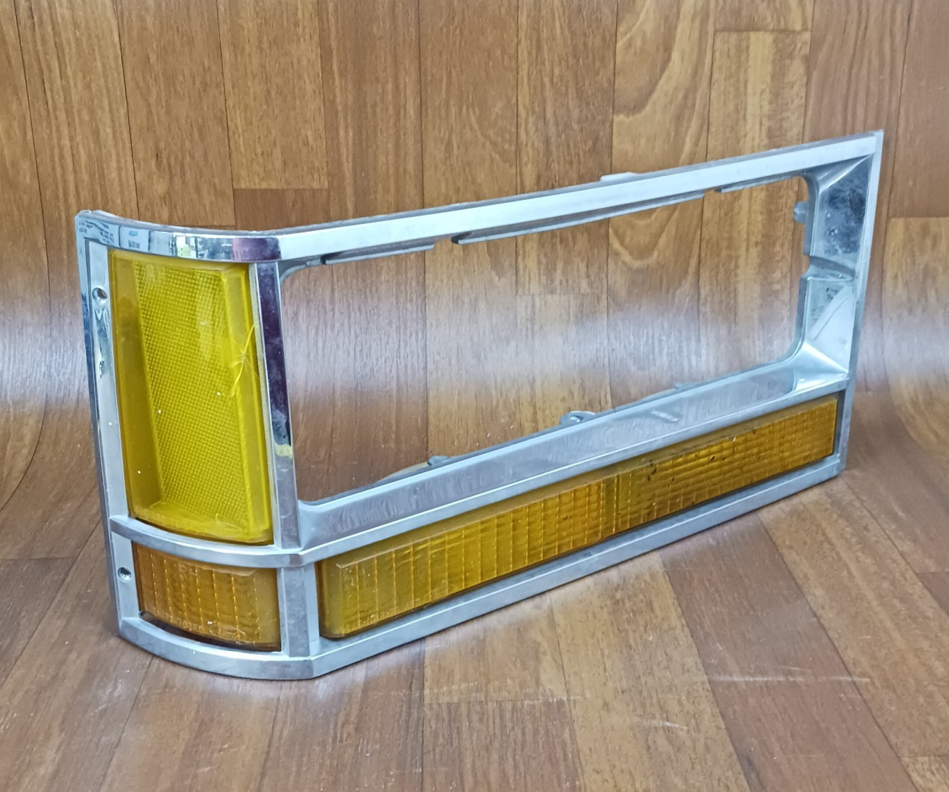 VINTAGE 1980-1987 FORD LTD CROWN VICTORIA HEADLIGHT BEZEL RIGHT RT #D9AB-15A428