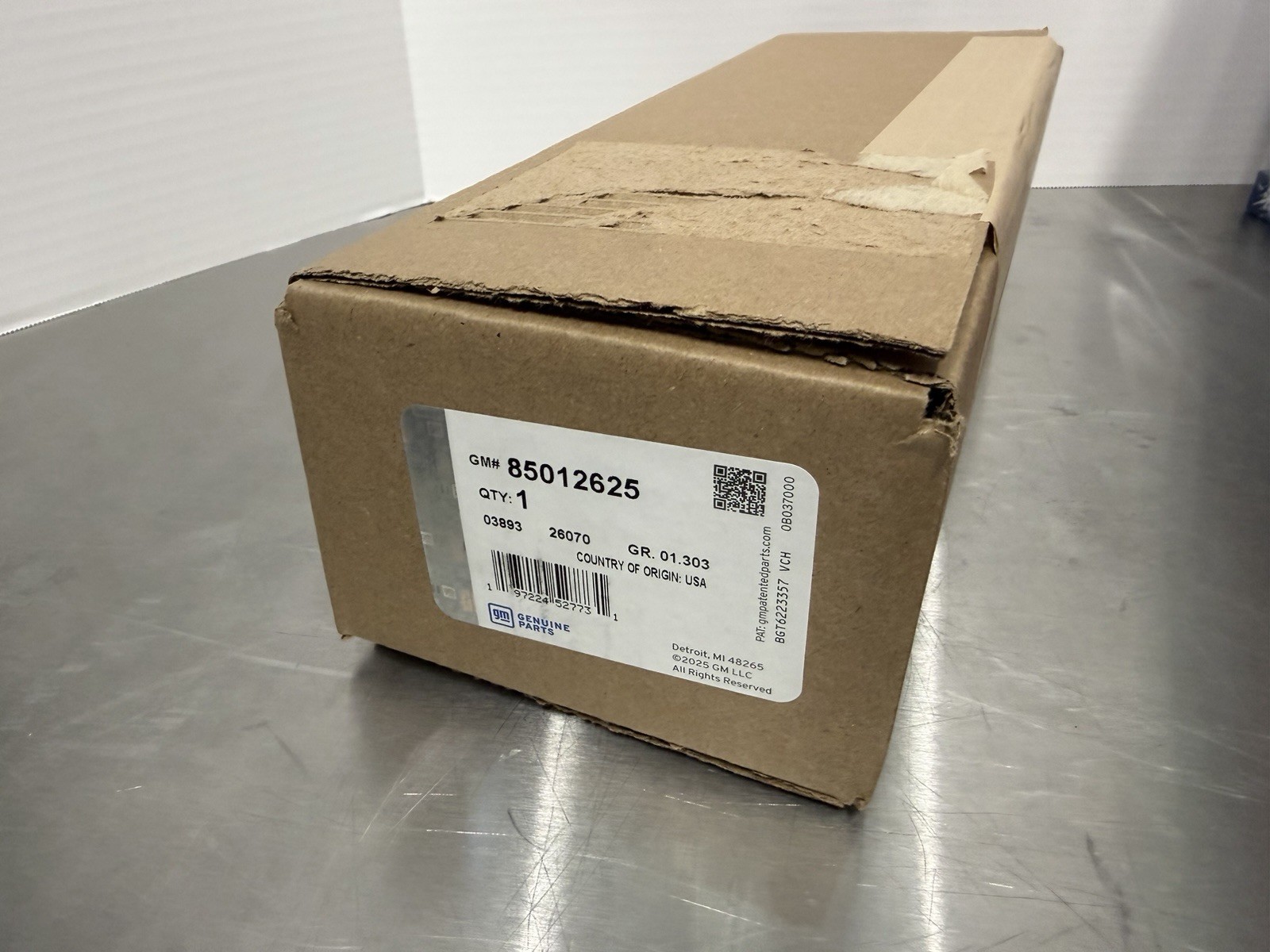 NEW GM OEM 2021-2025 Suburban & Tahoe Black Bowtie Emblems-85012625-Sealed Box NEW GM OEM 2021-2025 Suburban & Tahoe Black Bowtie Emblems-85012625-Sealed Box