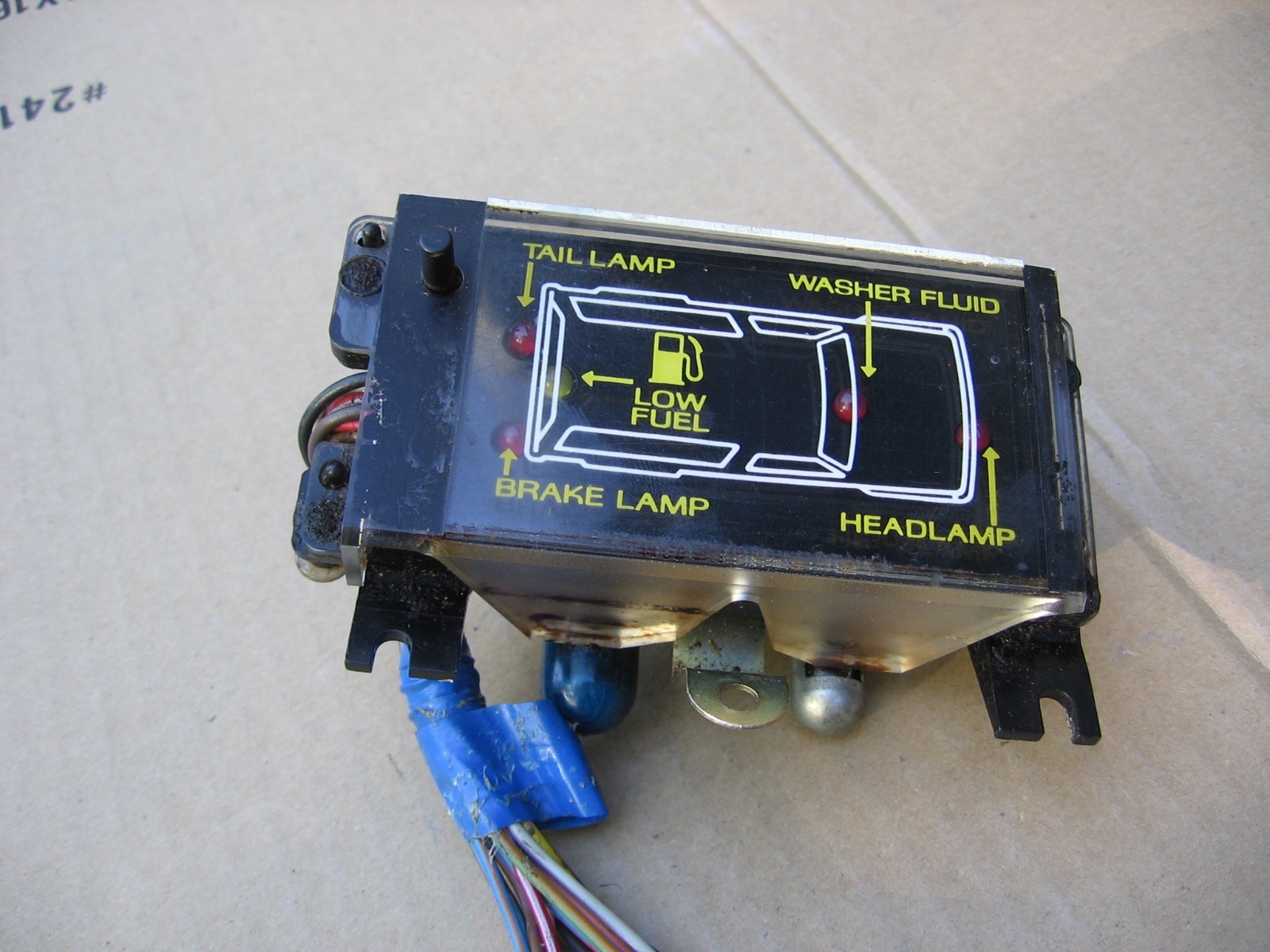 π83-88-87-90 Ford BRONCO II CENTER CONSOLE WARNING LIGHT DISPLAY UNIT---READ--- π83-88-87-90 Ford BRONCO II CENTER CONSOLE WARNING LIGHT DISPLAY UNIT---READ---