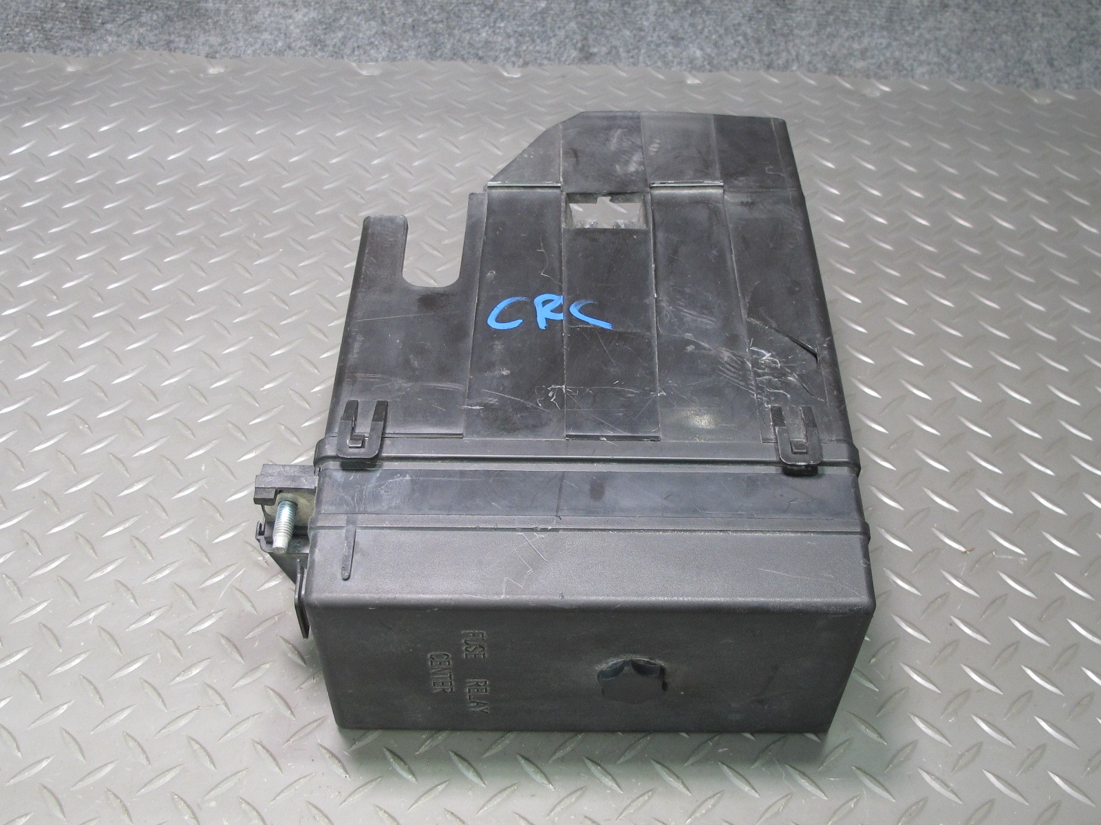 97-98 CHEVROLET CORVETTE C5 ENGINE BAY FUSE RELAY BOX MODULE 12176979 OEM