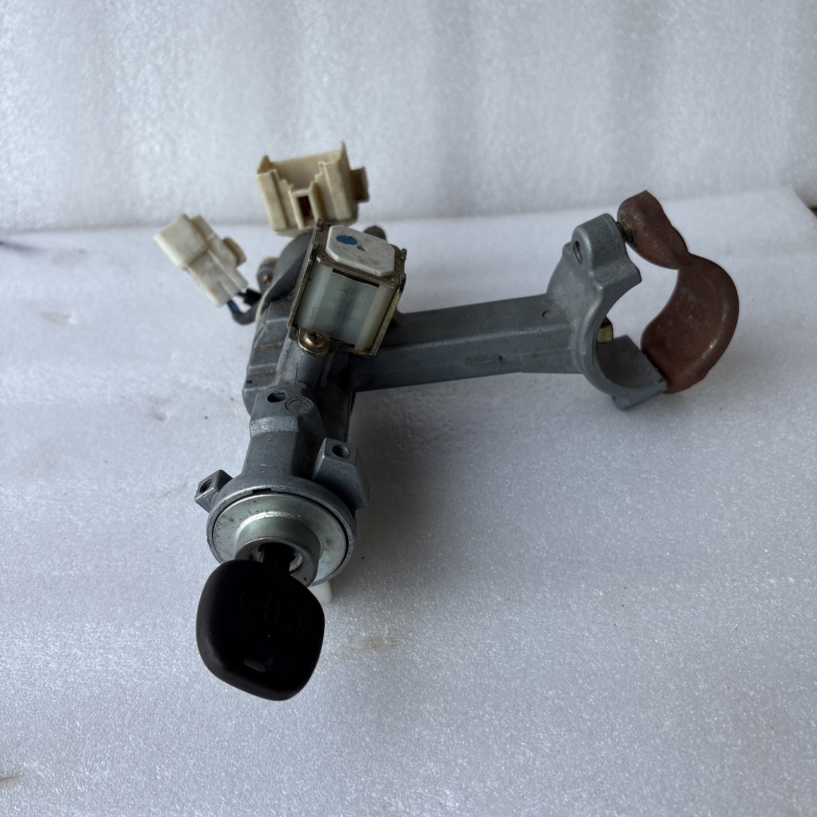 Toyota 4RUNNER 99-02  Ignition Switch W 1 Key 45020-35-9