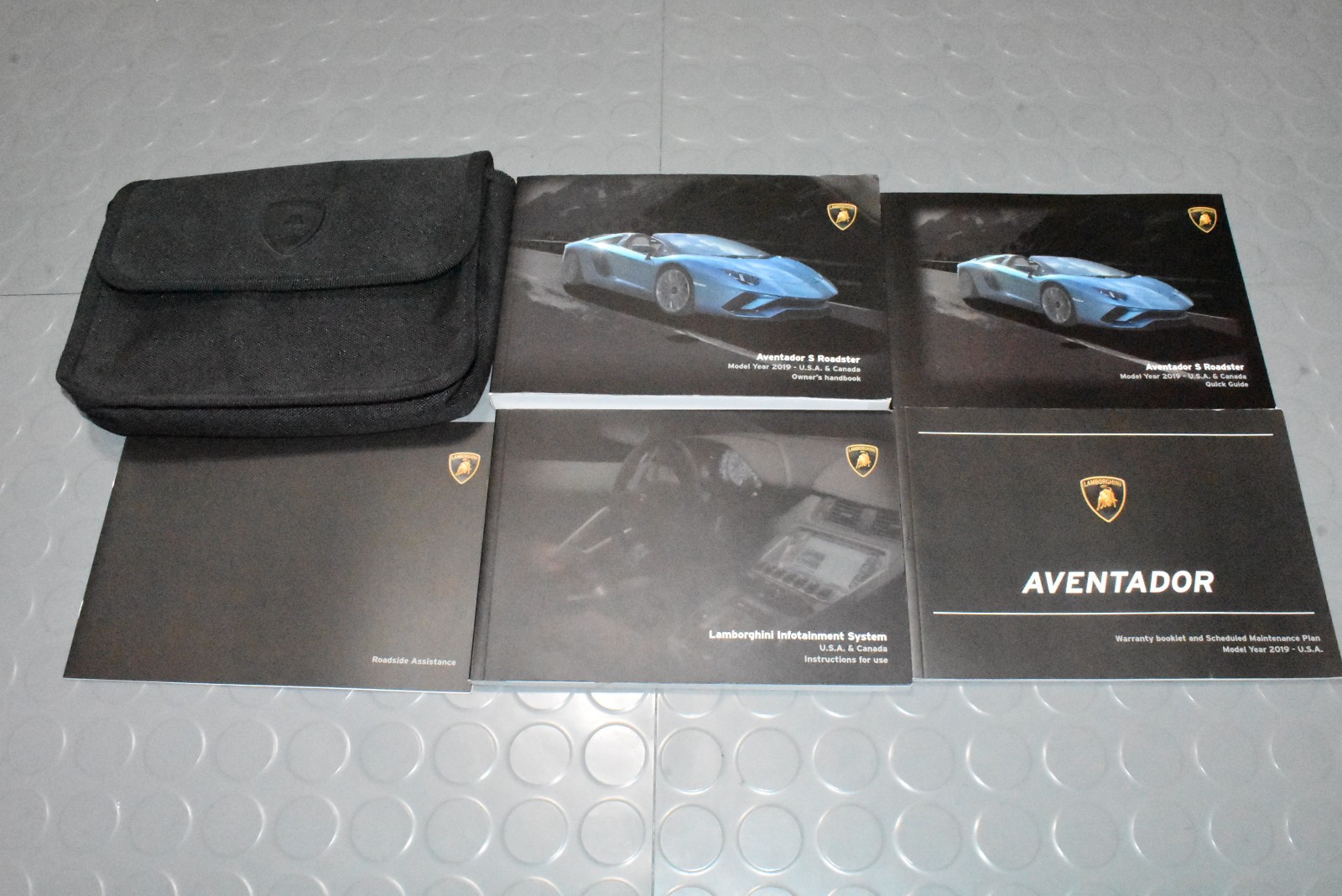 2019 Lamborghini Aventador S Roadster Owners Manual - Set