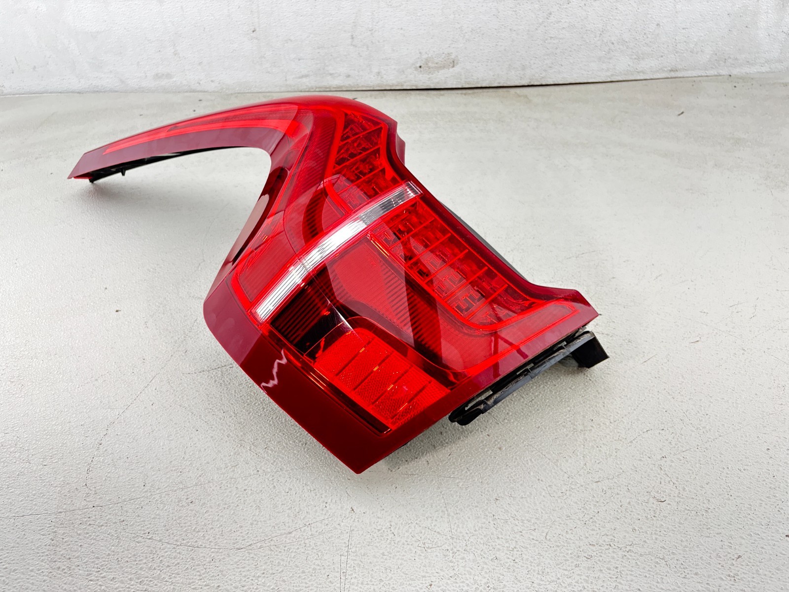 2016-2025 VOLVO XC90 RIGHT PASSENGER LED TAIL LIGHT  OEM